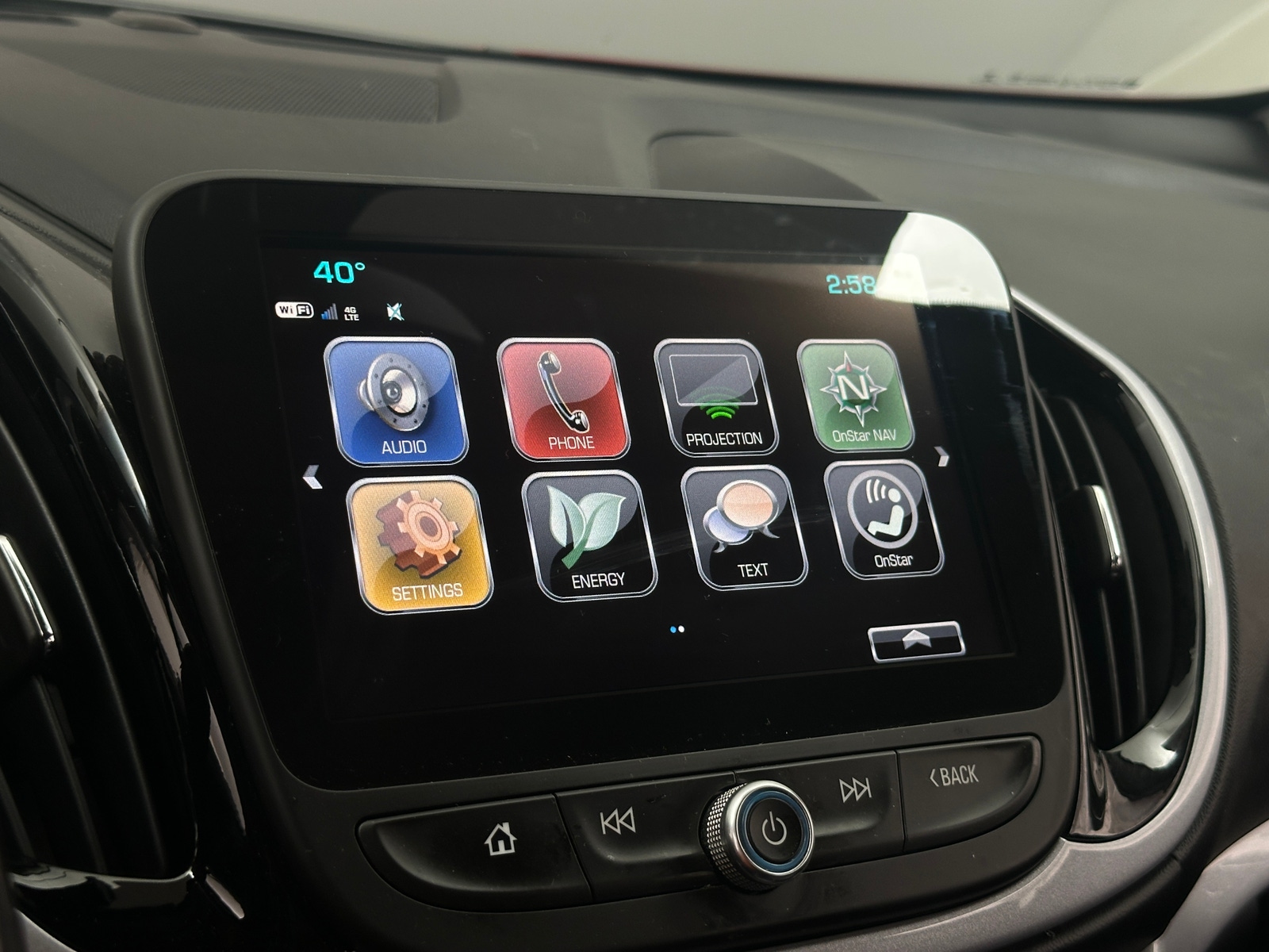 Thumbnail: 2018 Chevrolet Volt - 3