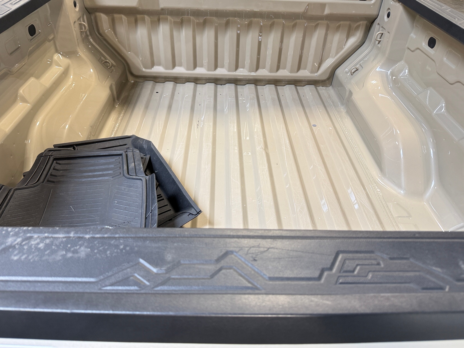 Thumbnail: 2023 Chevrolet Colorado - 7