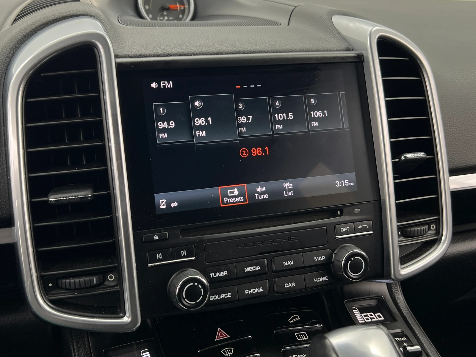 Thumbnail: 2017 Porsche Cayenne - 3