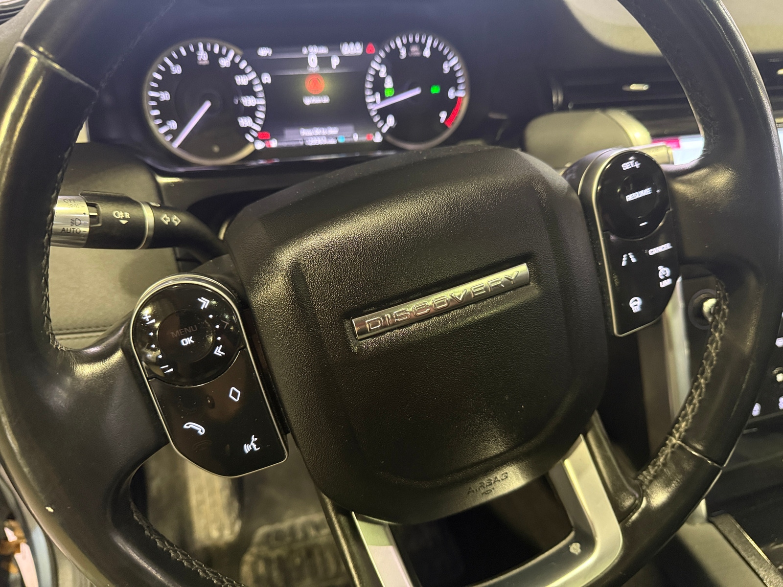 Thumbnail: 2020 Land Rover Discovery Sport - 4