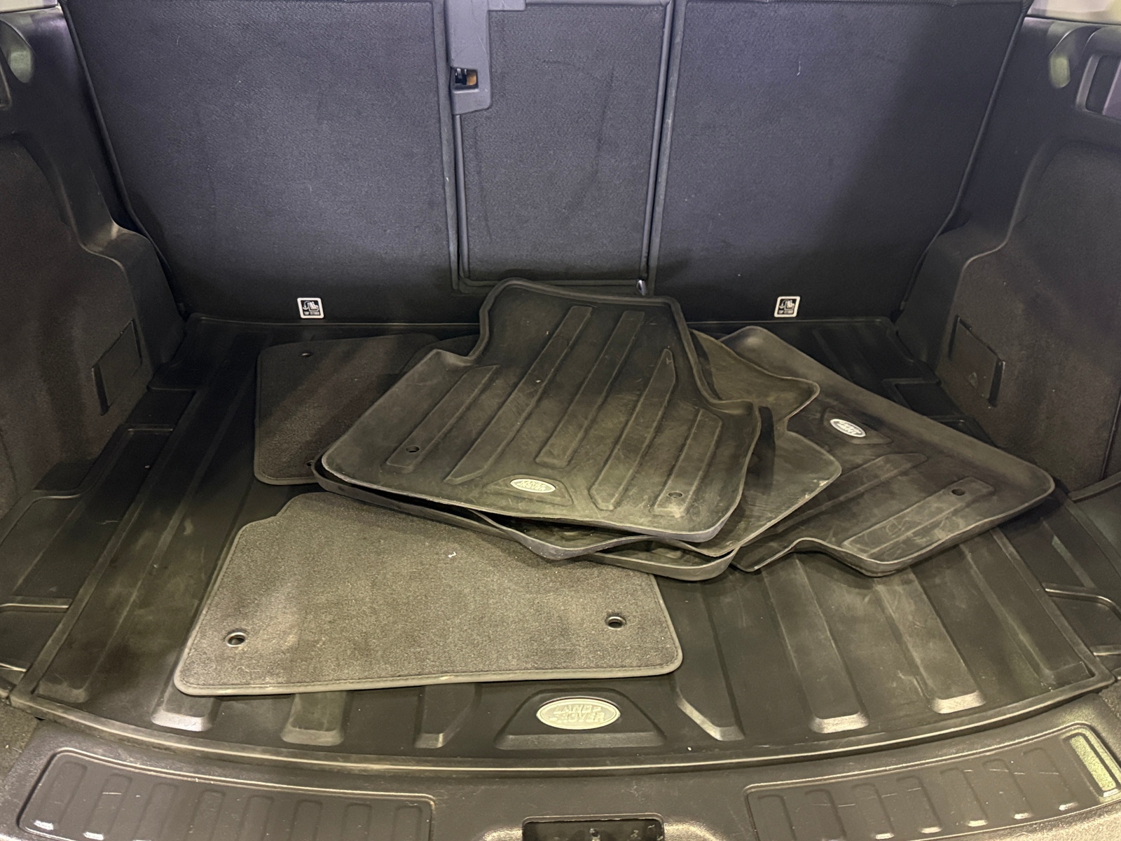 Thumbnail: 2020 Land Rover Discovery Sport - 6