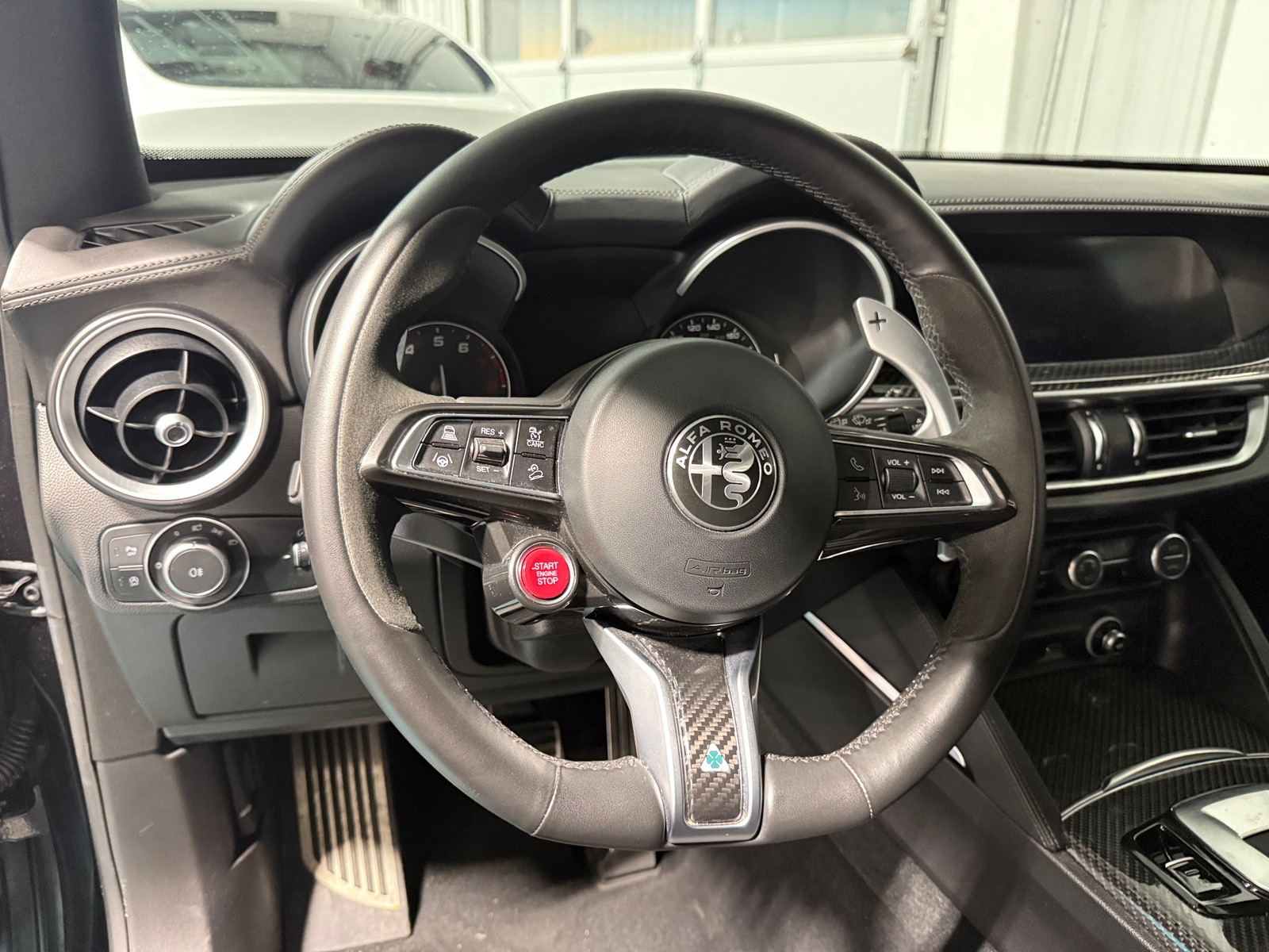 Thumbnail: 2023 Alfa Romeo Stelvio - 4