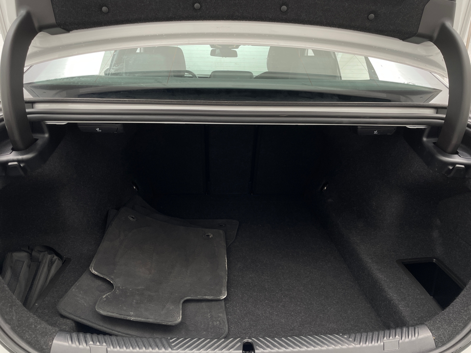 Thumbnail: 2025 BMW 5 Series - 6