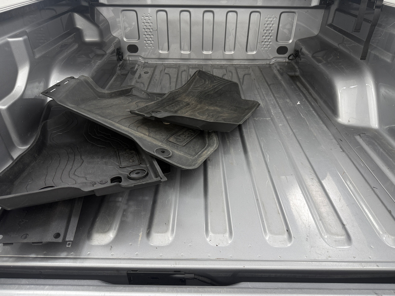 Thumbnail: 2020 Jeep Gladiator - 7