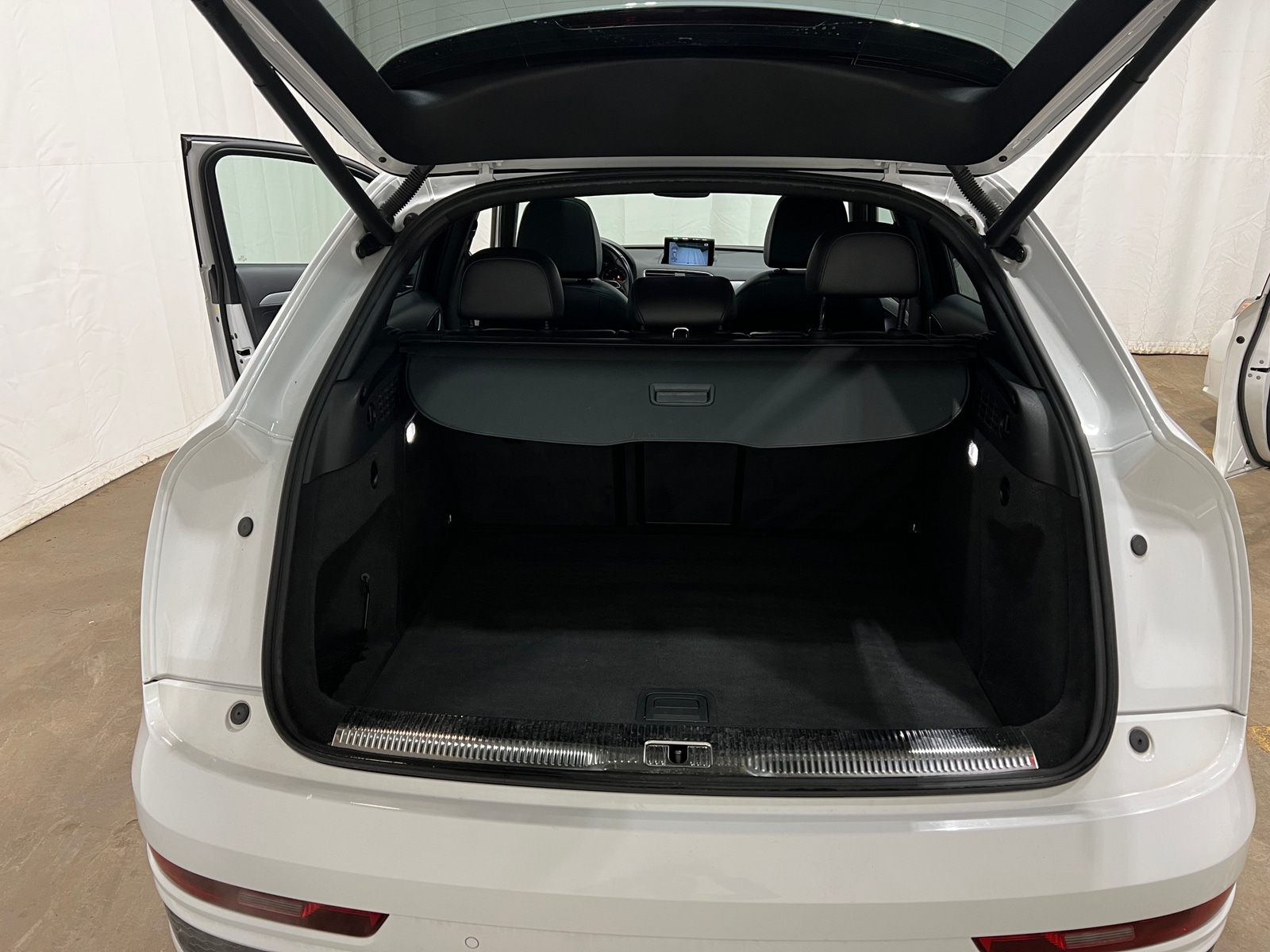 Thumbnail: 2018 Audi Q3 - 6