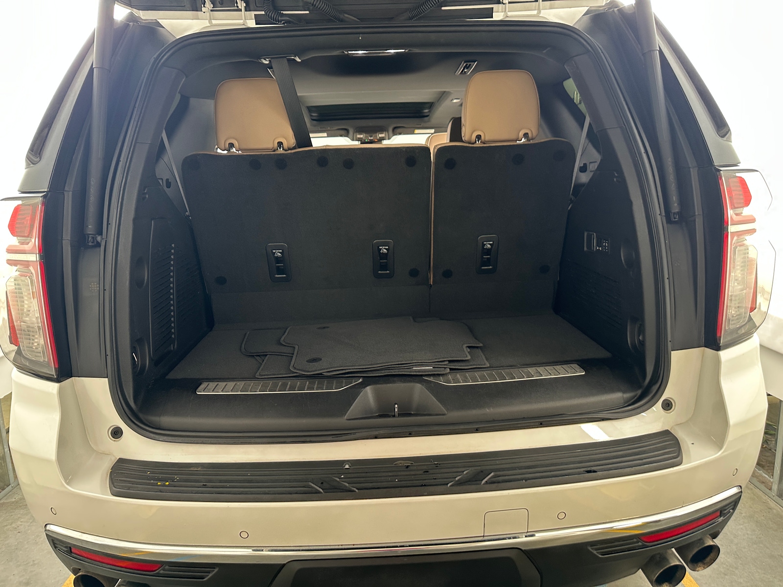 Thumbnail: 2023 Chevrolet Tahoe - 6