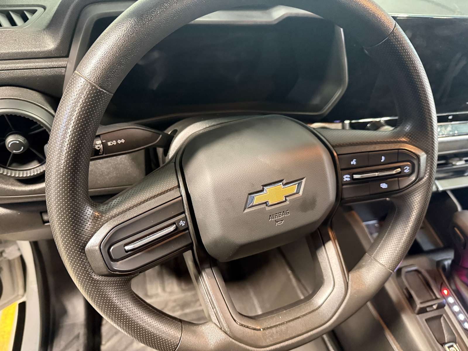 Thumbnail: 2023 Chevrolet Colorado - 5