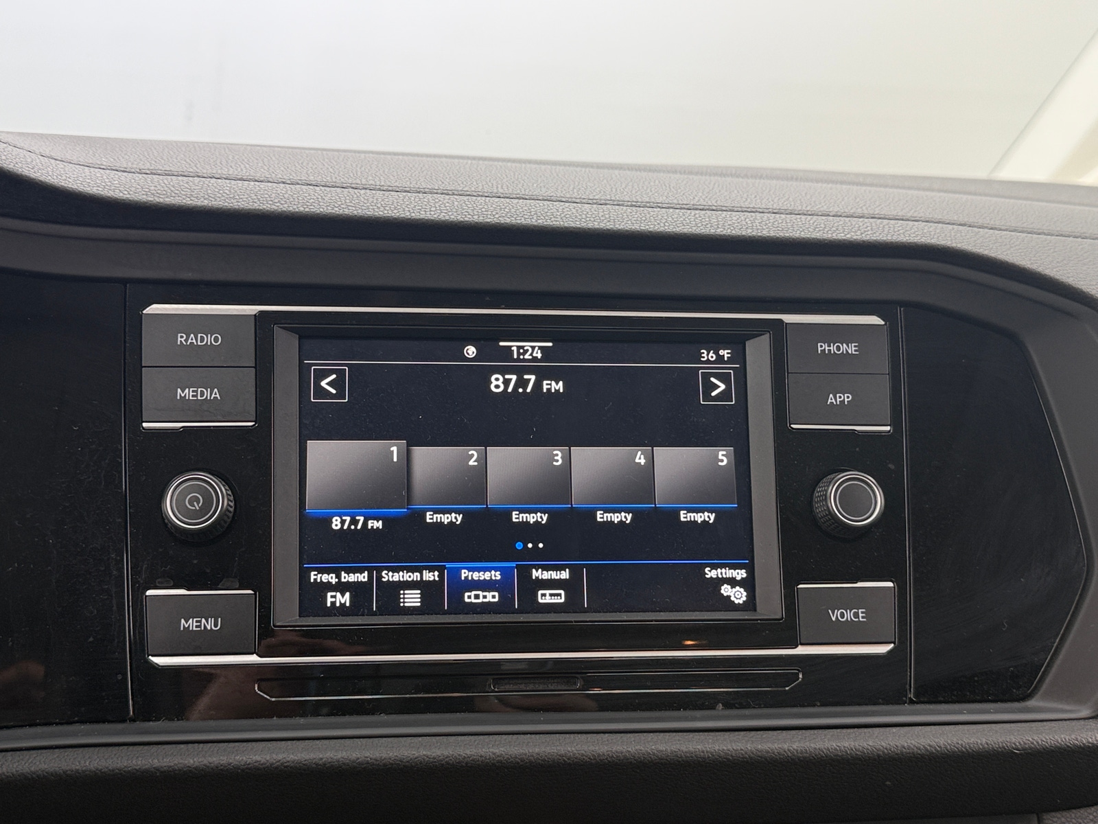 Thumbnail: 2022 Volkswagen Jetta - 4