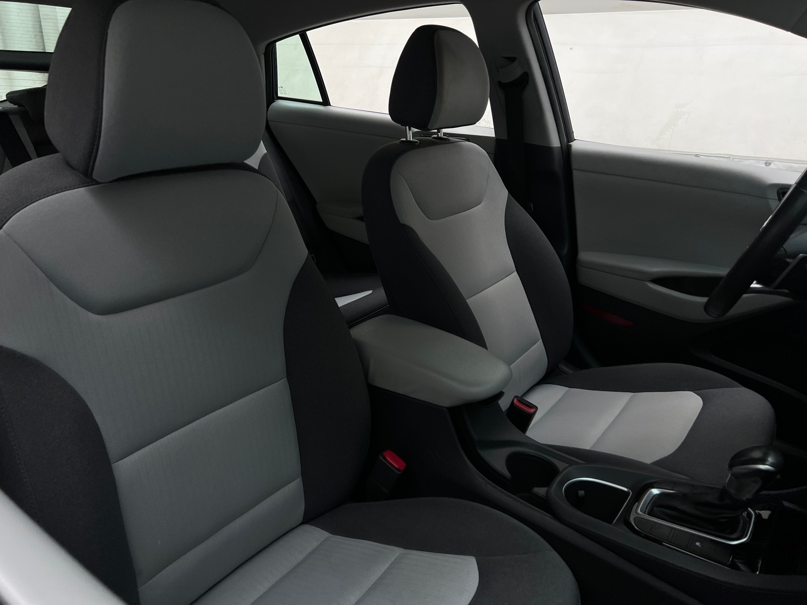 Thumbnail: 2020 Hyundai Ioniq - 2