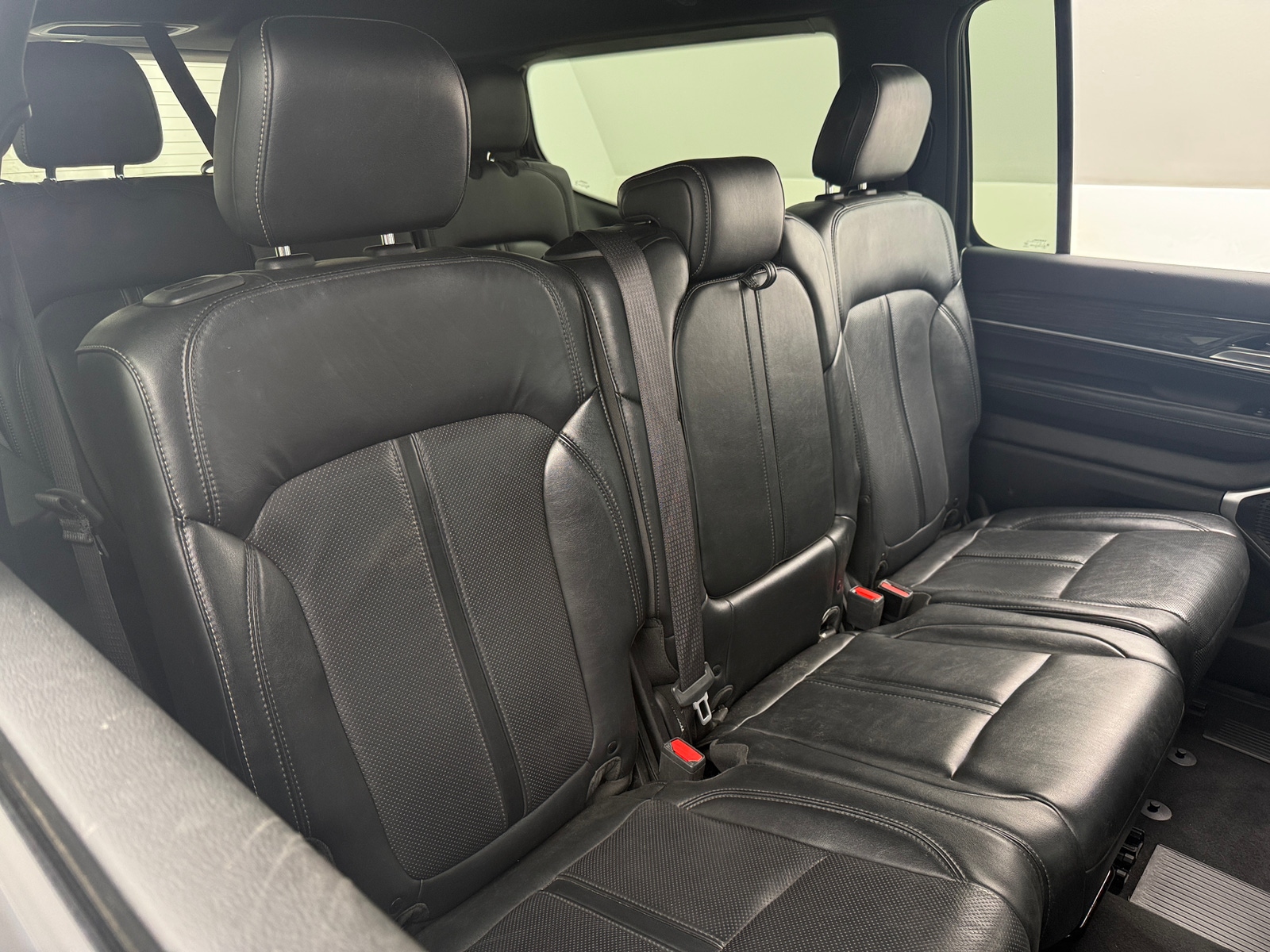 Thumbnail: 2022 Jeep Wagoneer - 5