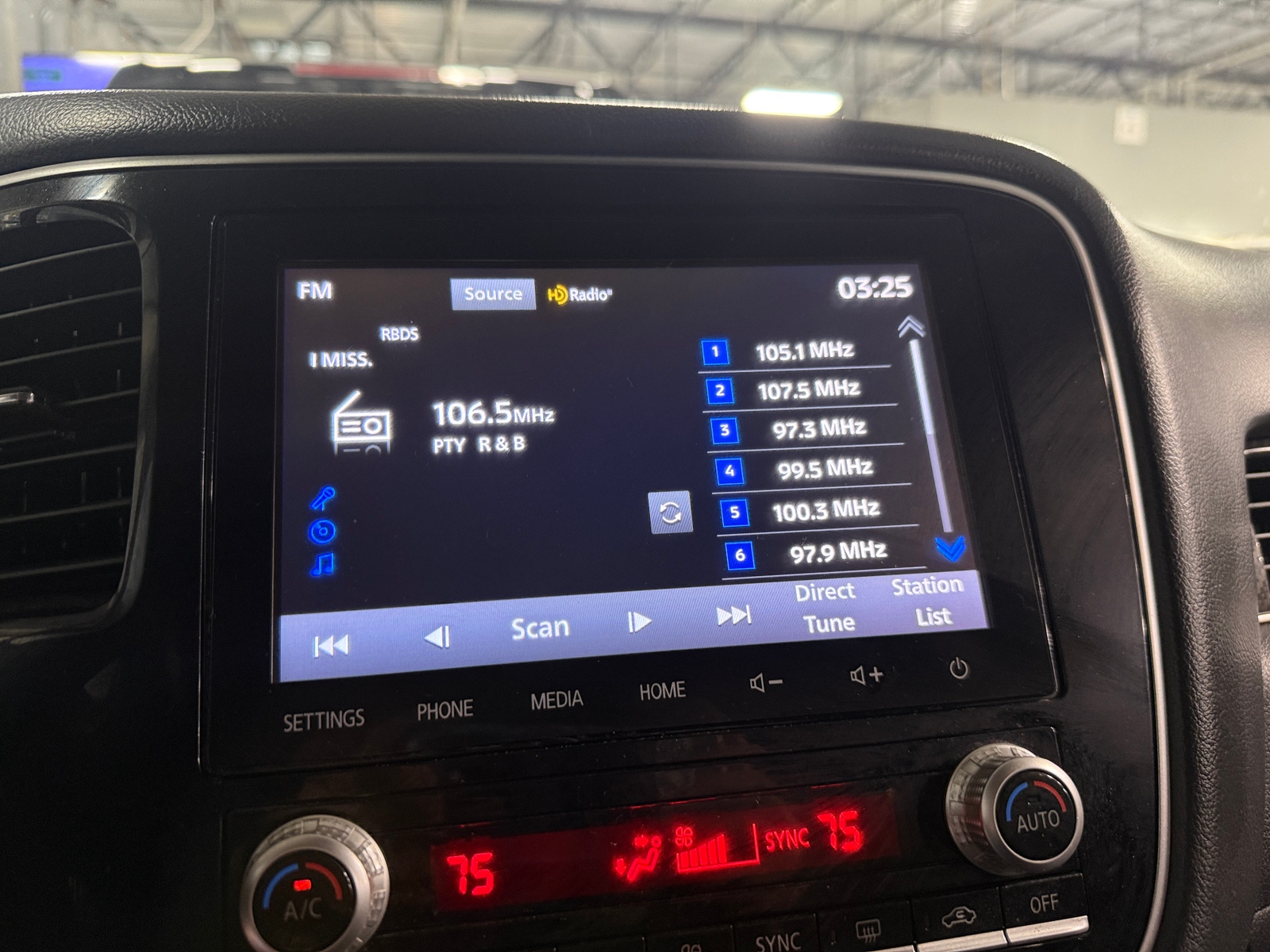 Thumbnail: 2020 Mitsubishi Outlander - 3