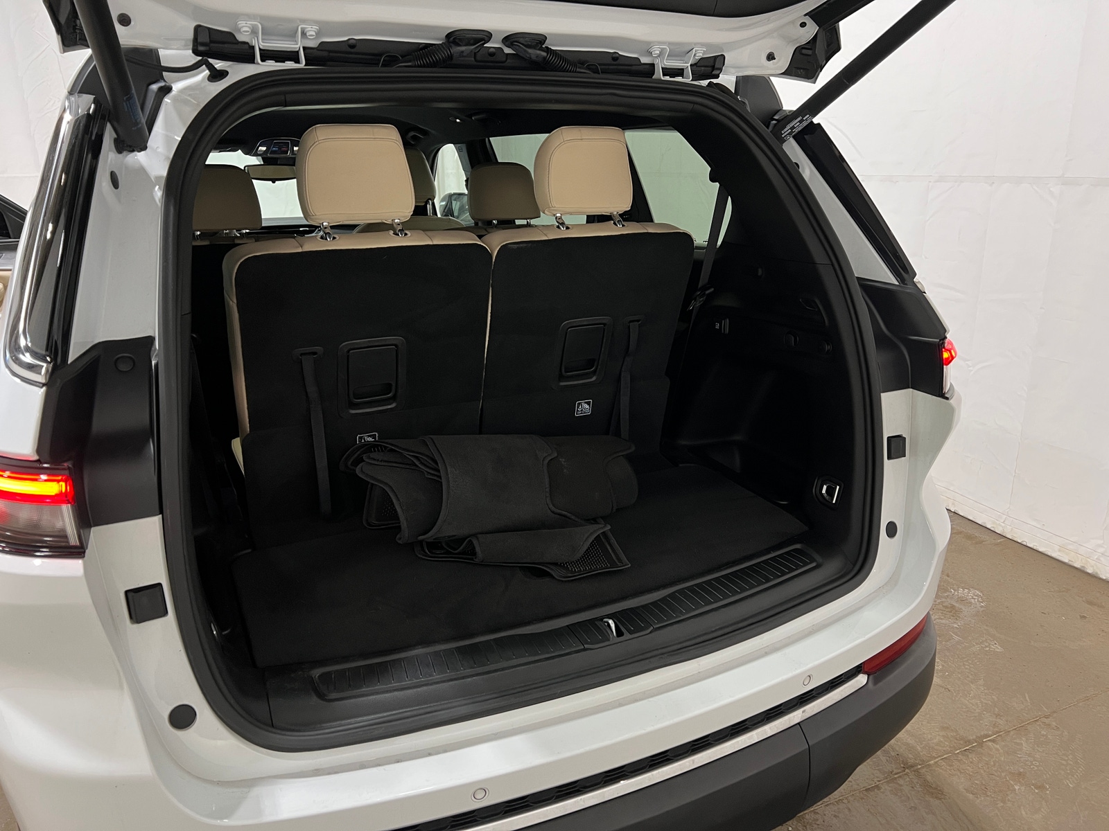 Thumbnail: 2023 Jeep Grand Cherokee L - 6