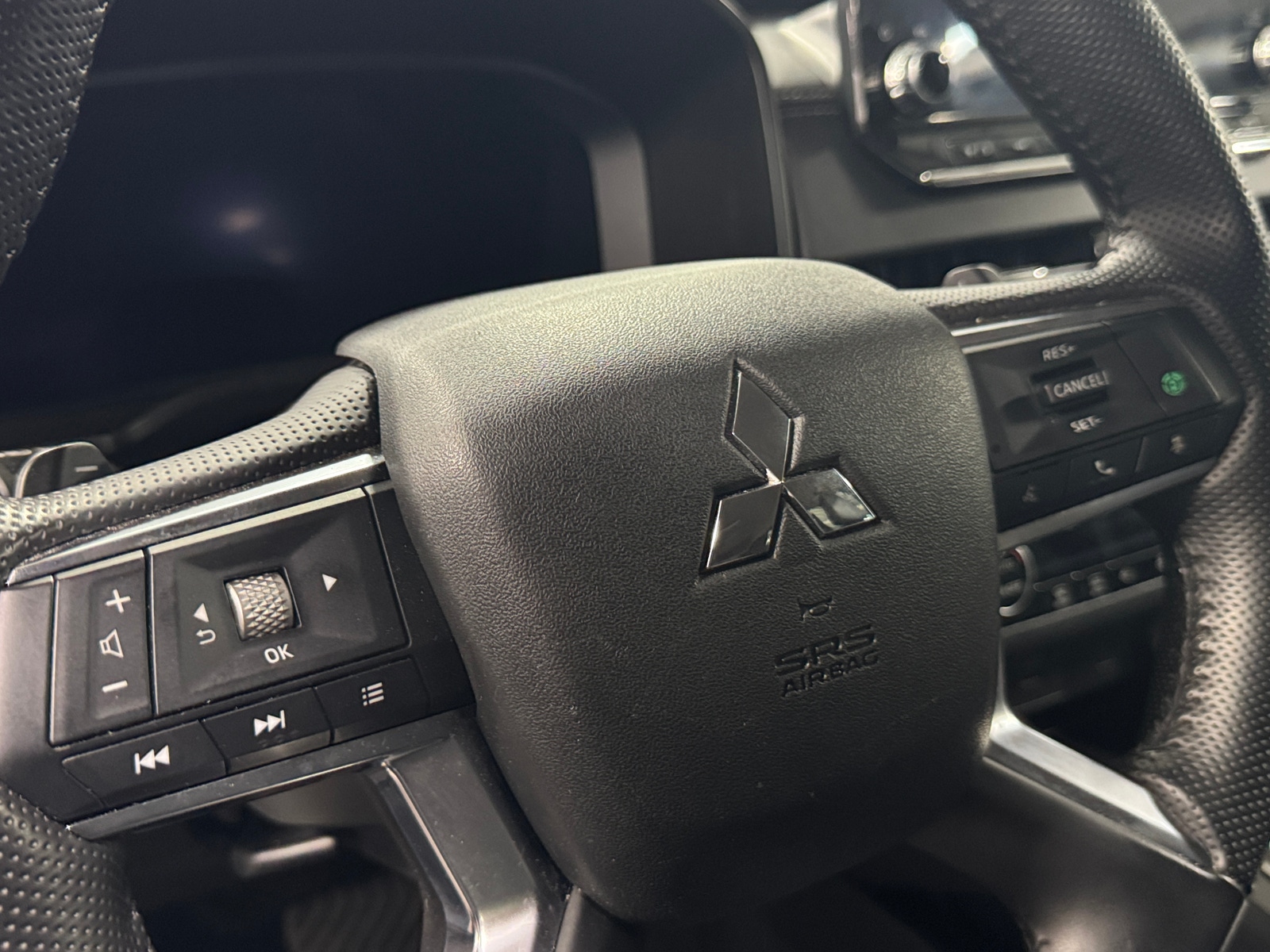 Thumbnail: 2024 Mitsubishi Outlander - 4