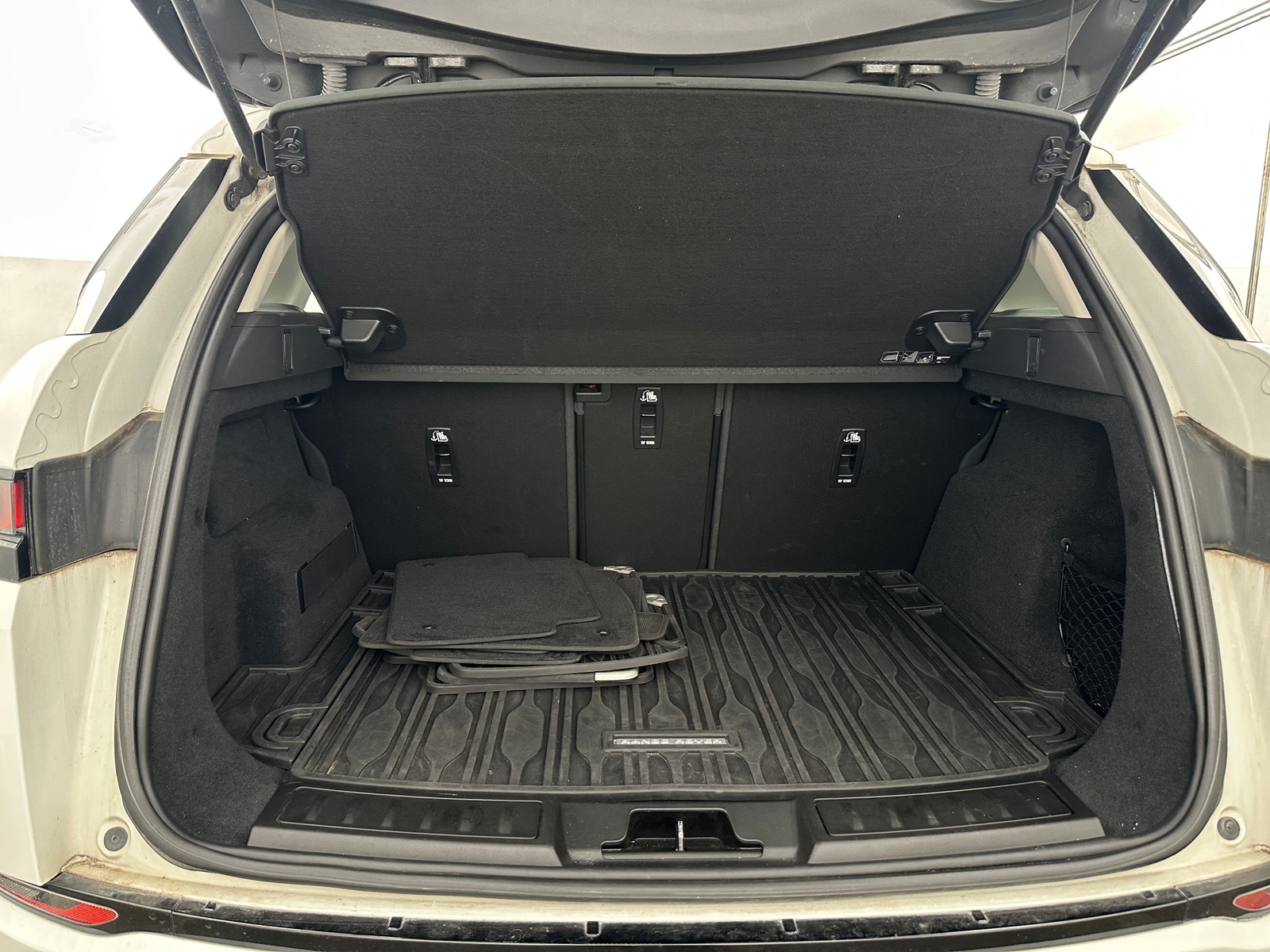 Thumbnail: 2020 Land Rover Range Rover Evoque - 6