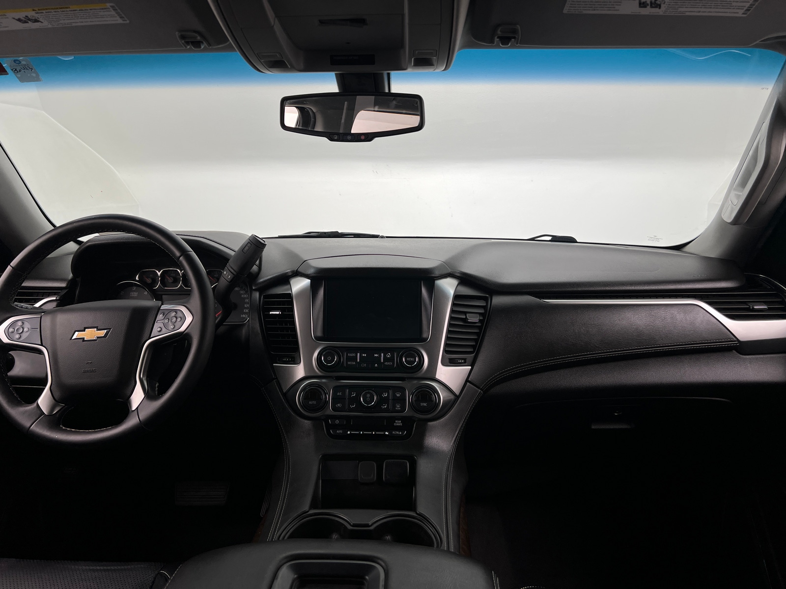 Thumbnail: 2019 Chevrolet Tahoe - 3