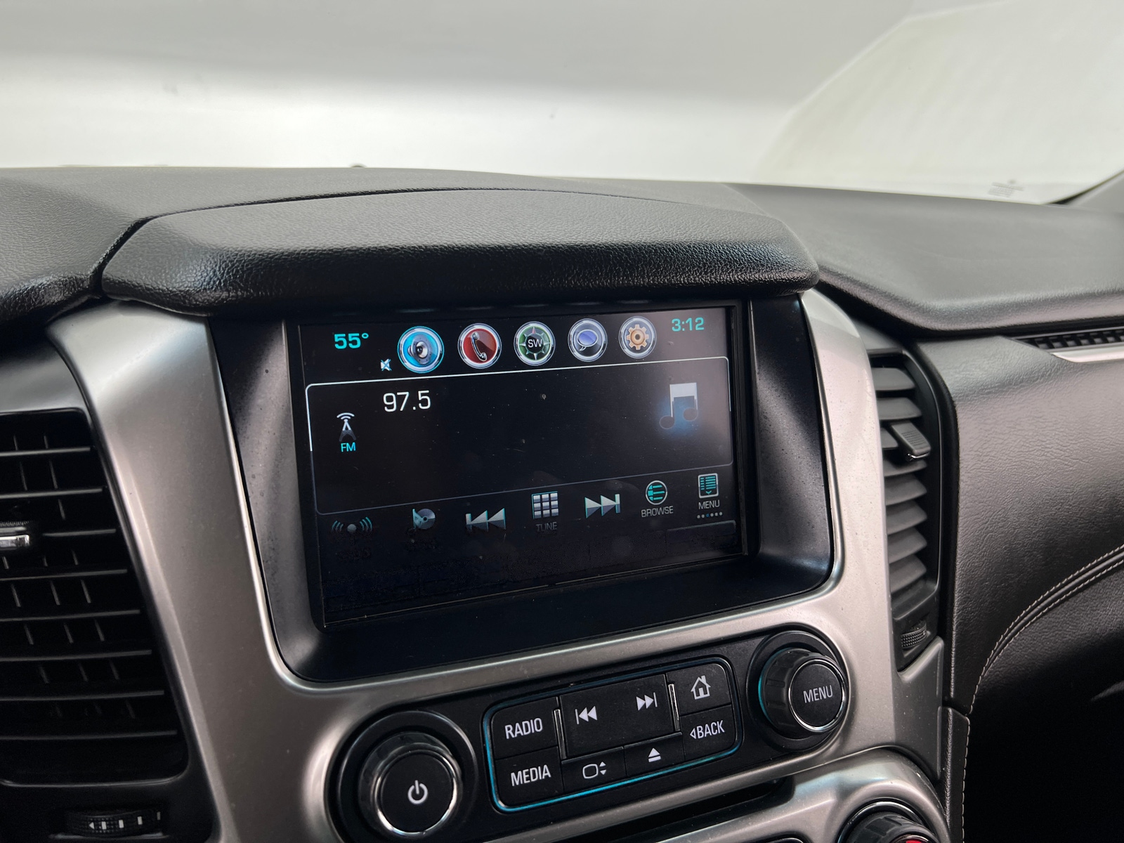 Thumbnail: 2019 Chevrolet Tahoe - 4