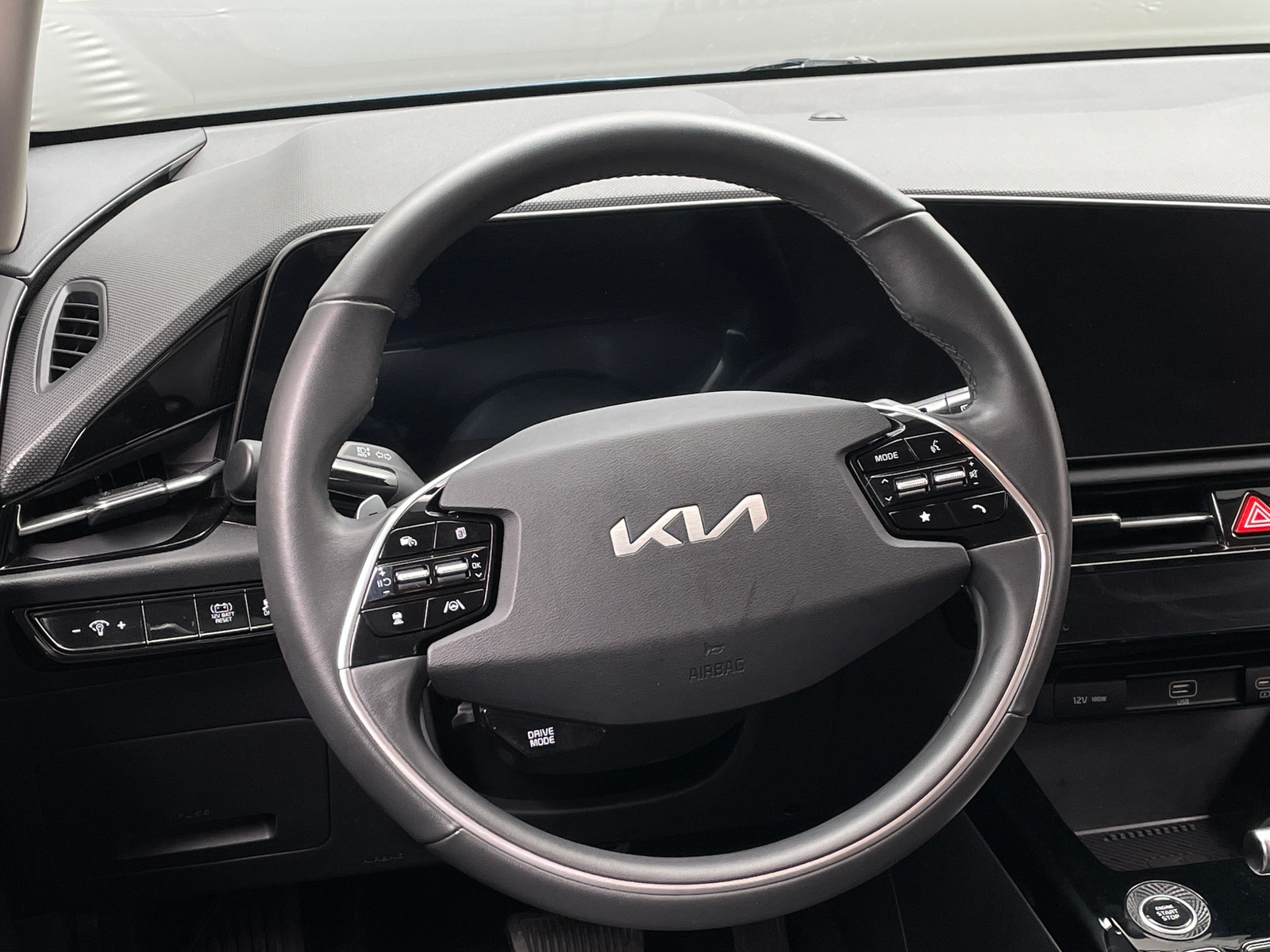 Thumbnail: 2024 Kia Niro - 4