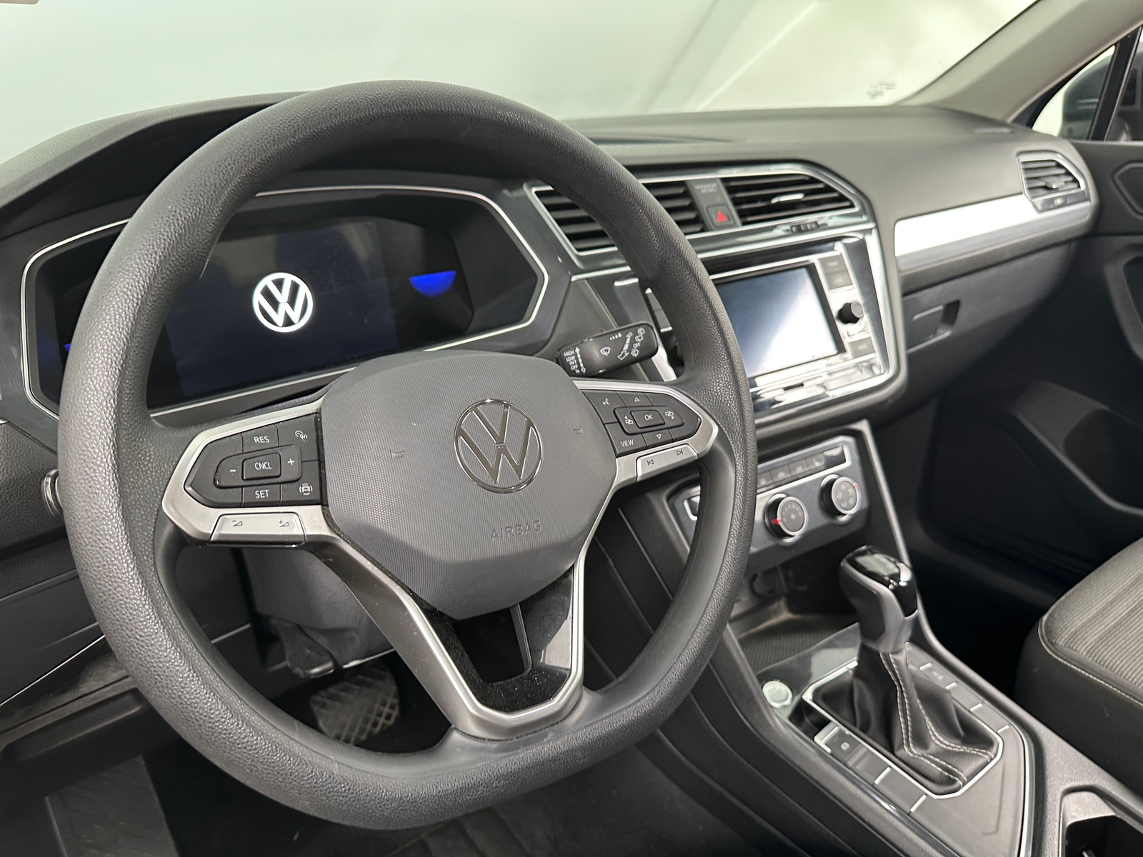 Thumbnail: 2023 Volkswagen Tiguan - 5