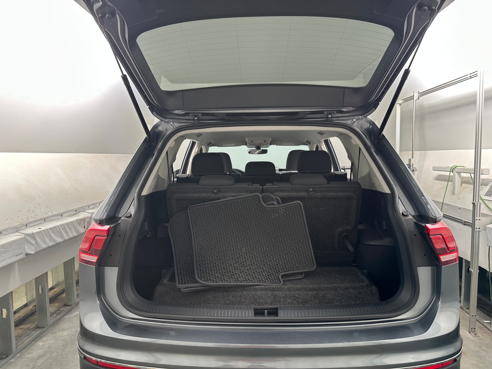 Thumbnail: 2023 Volkswagen Tiguan - 7