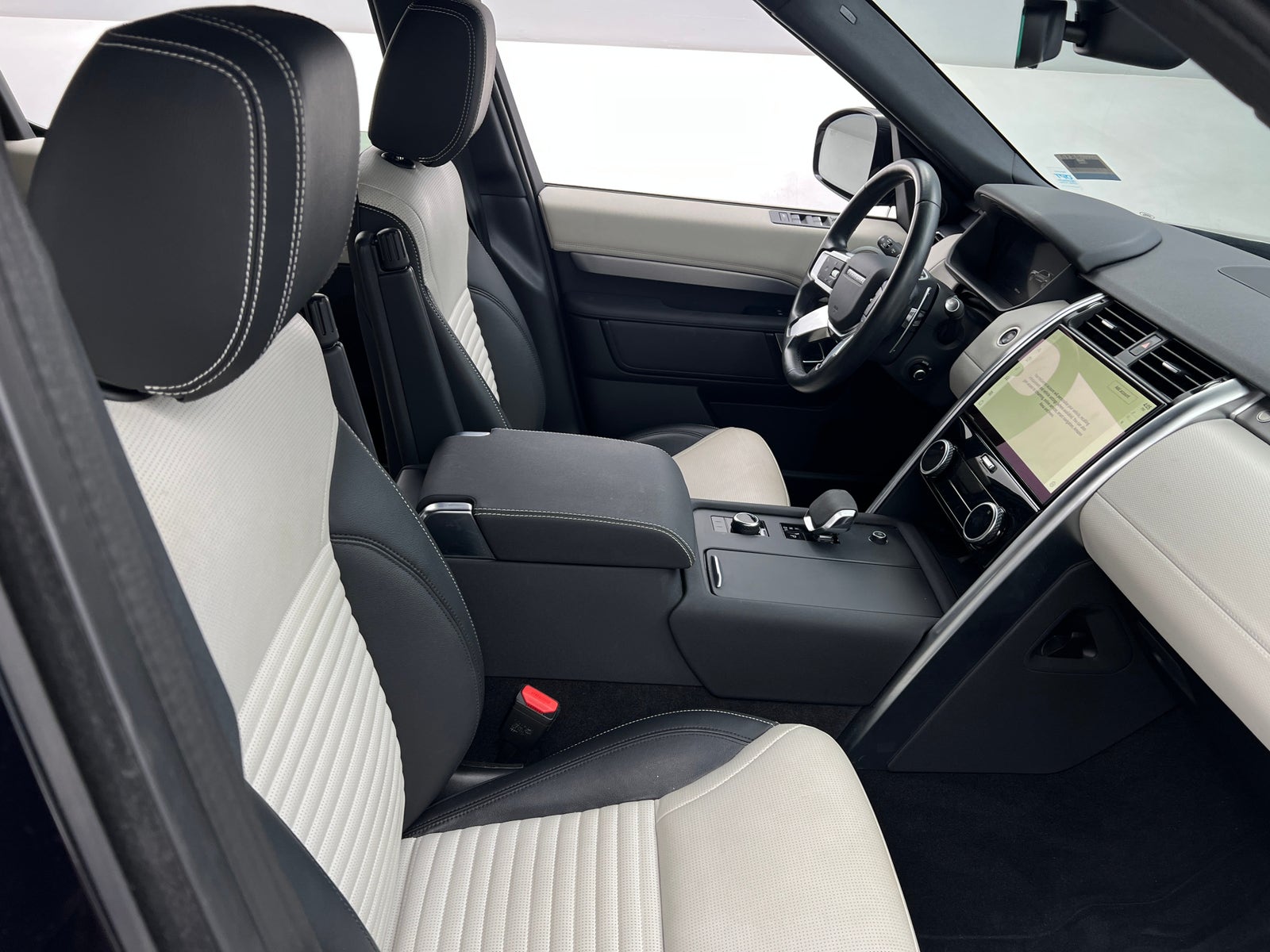 Thumbnail: 2023 Land Rover Discovery - 2