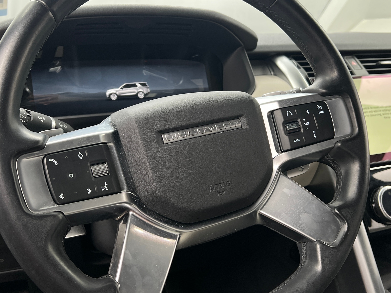 Thumbnail: 2023 Land Rover Discovery - 5