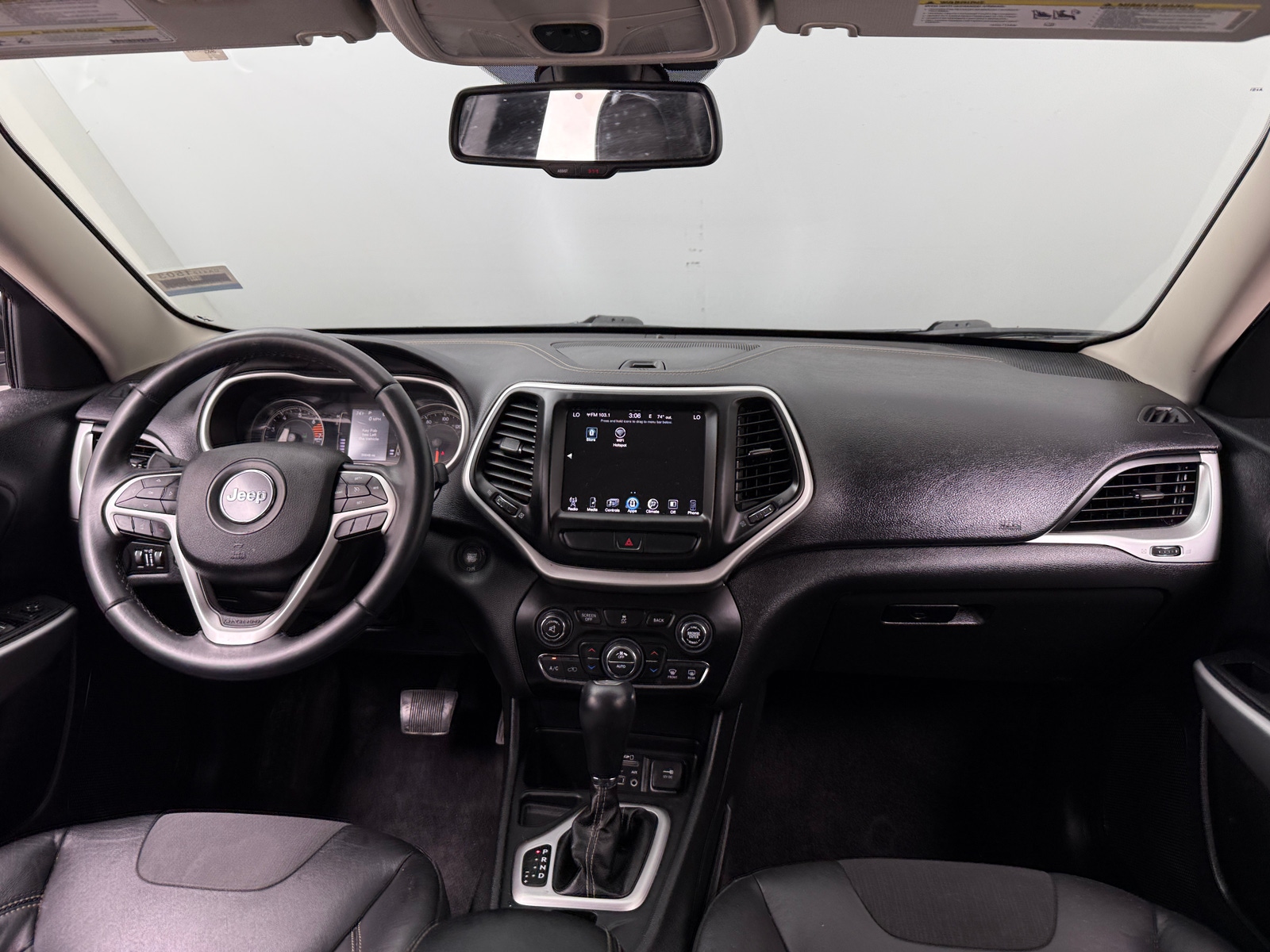 Thumbnail: 2018 Jeep Cherokee - 3