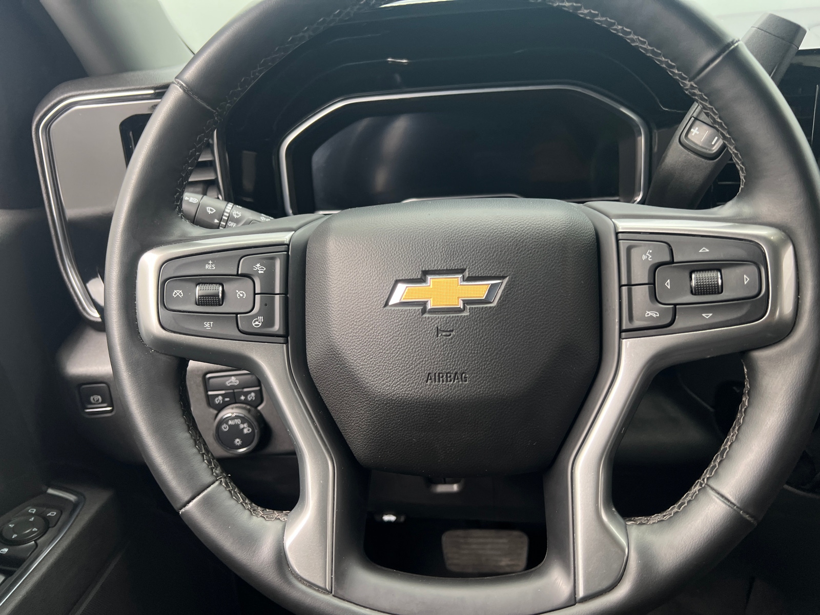 Thumbnail: 2025 Chevrolet Silverado 1500 - 5