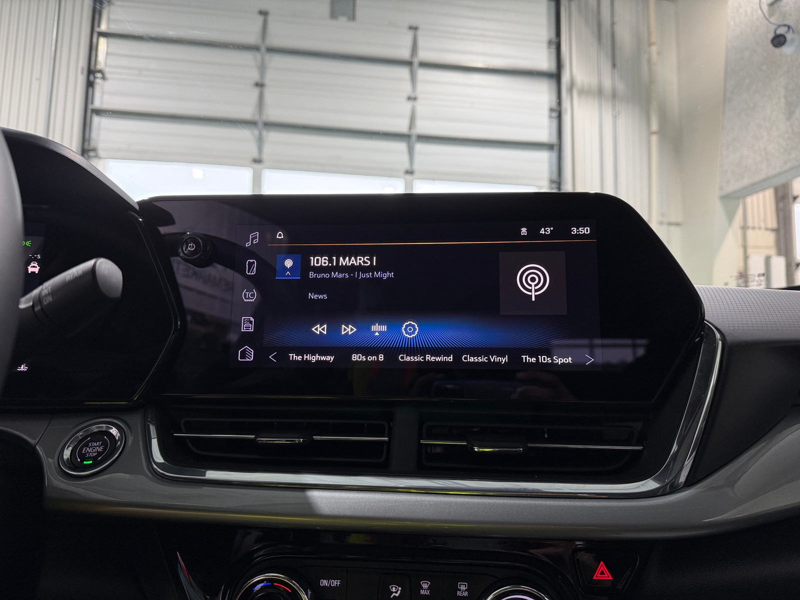 Thumbnail: 2025 Chevrolet Trax - 4