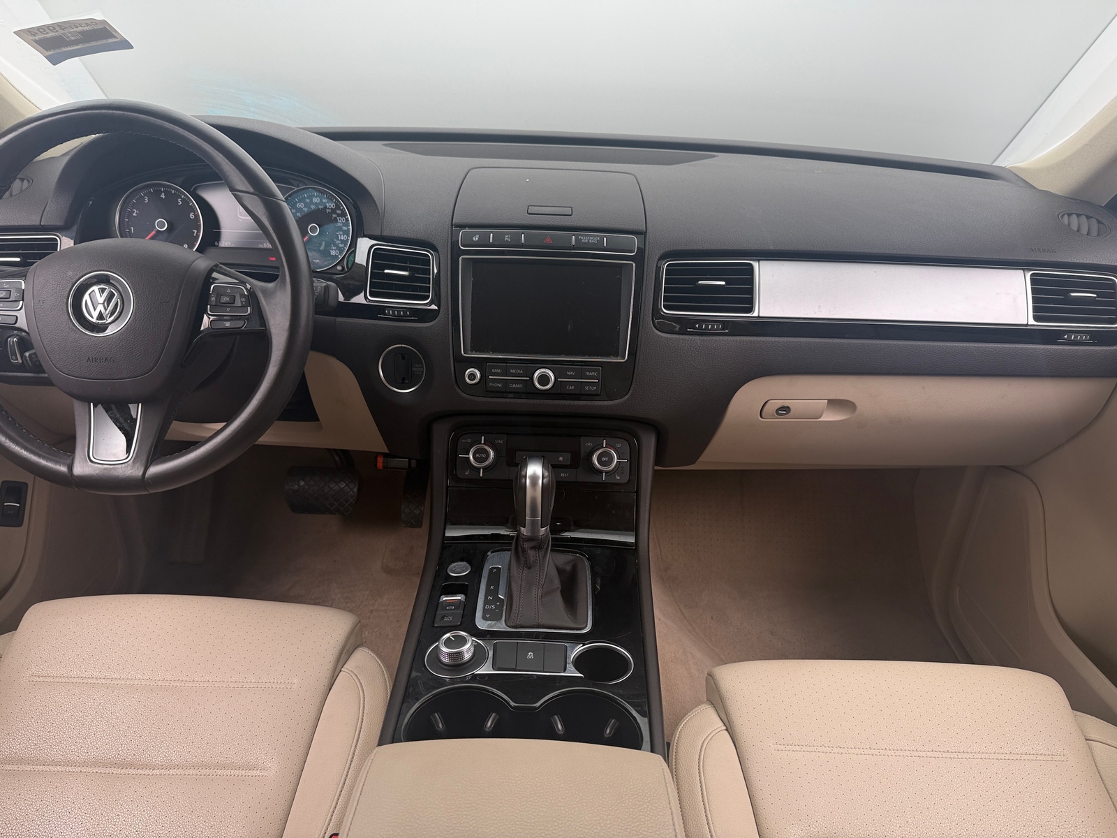 Thumbnail: 2017 Volkswagen Touareg - 2