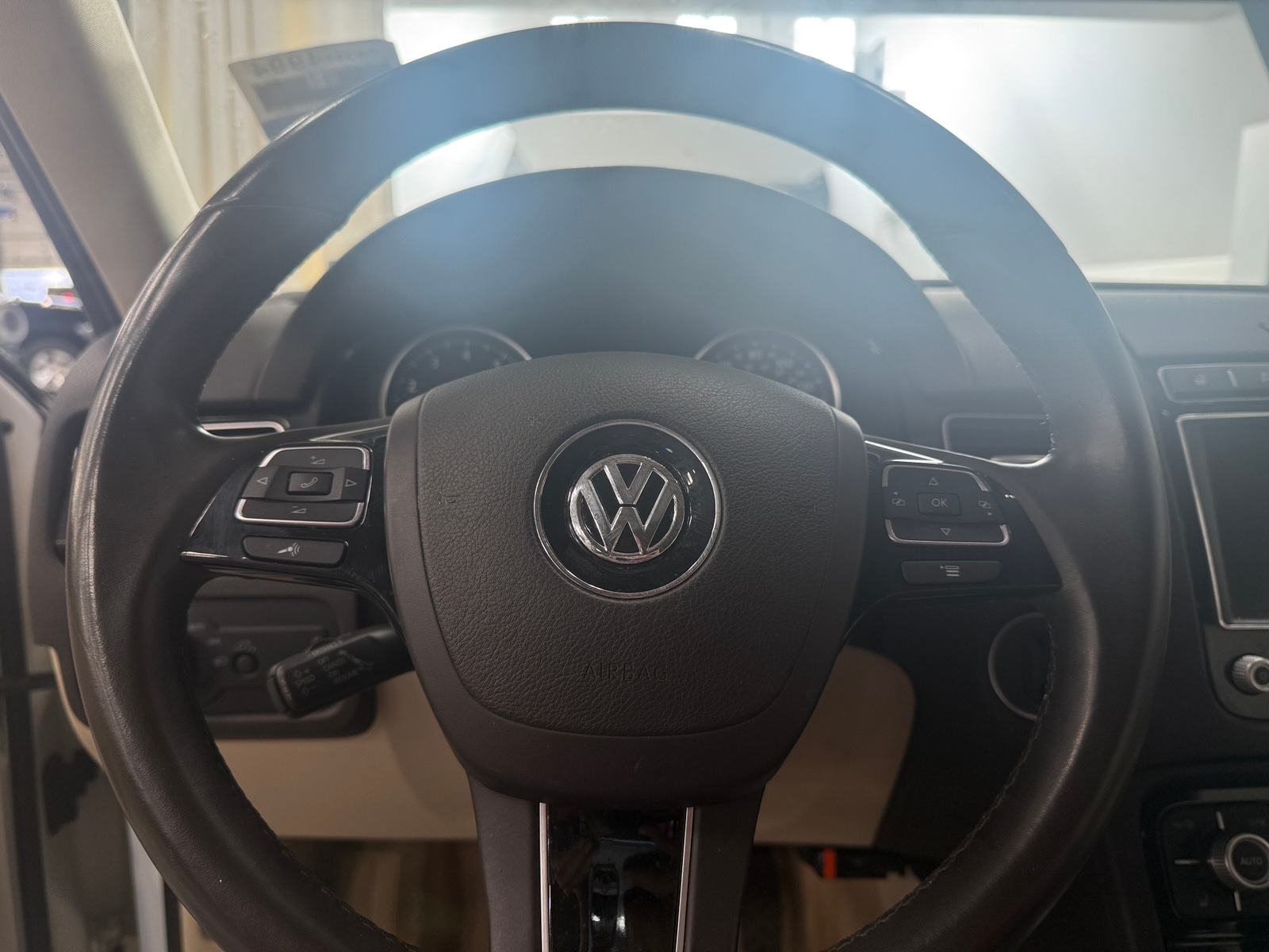 Thumbnail: 2017 Volkswagen Touareg - 4