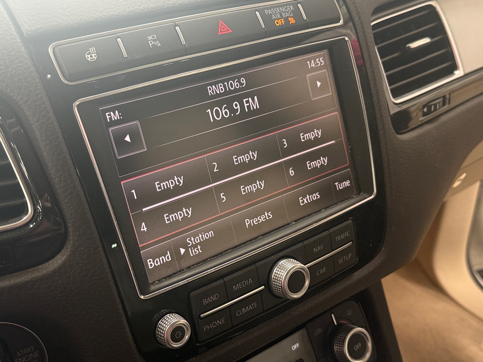 Thumbnail: 2017 Volkswagen Touareg - 3