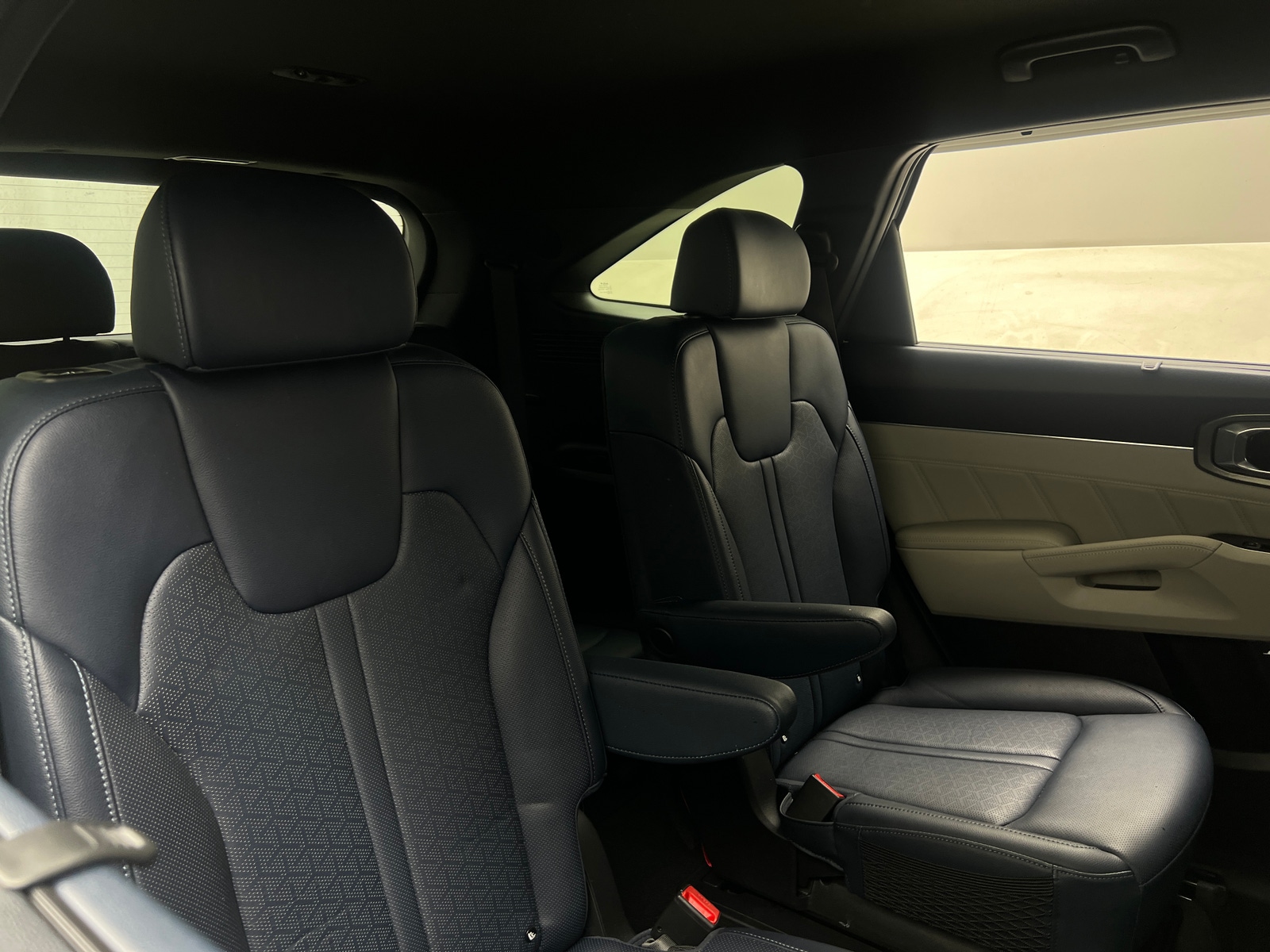 Thumbnail: 2023 Kia Sorento - 5