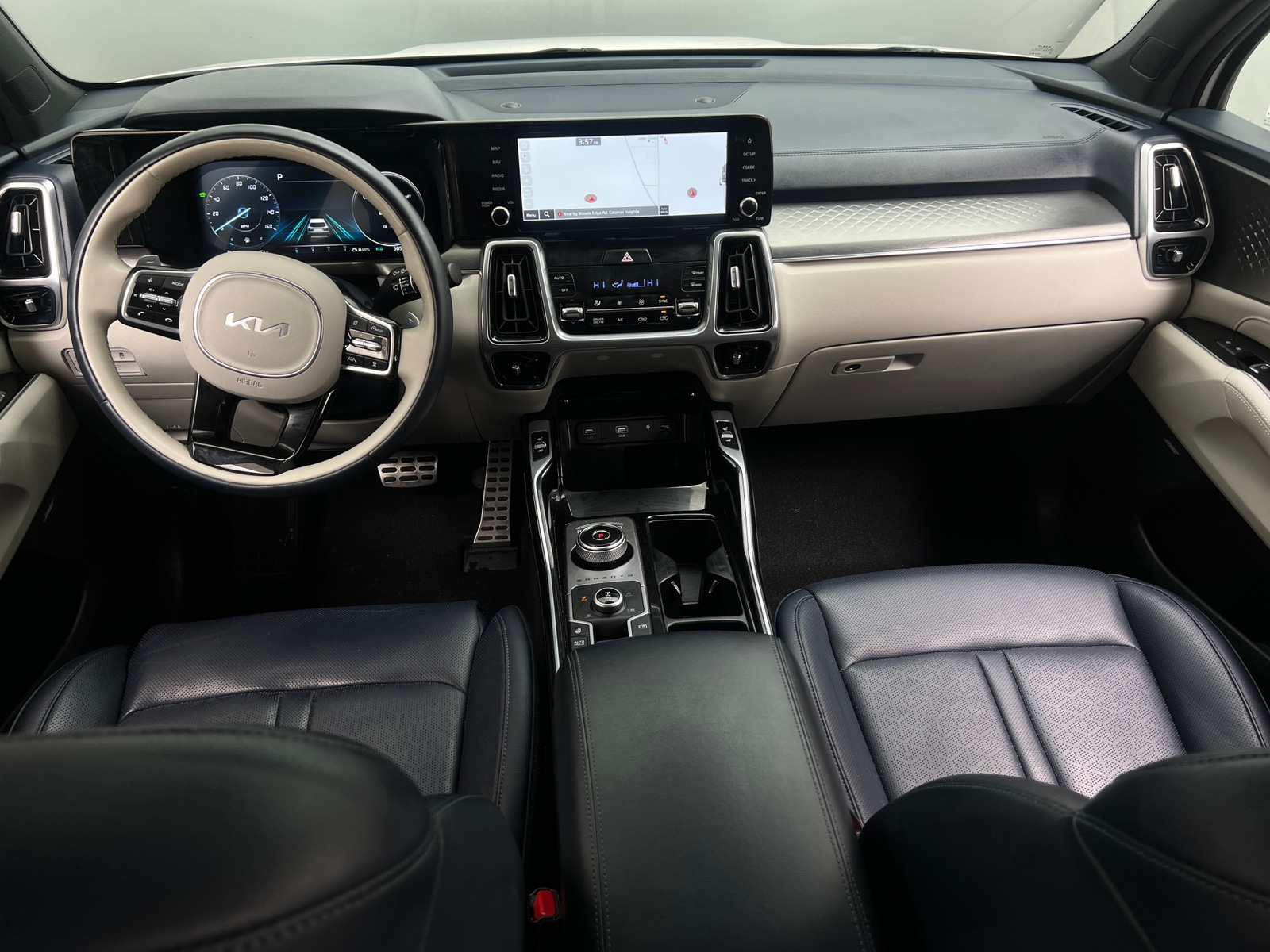 Thumbnail: 2023 Kia Sorento - 2