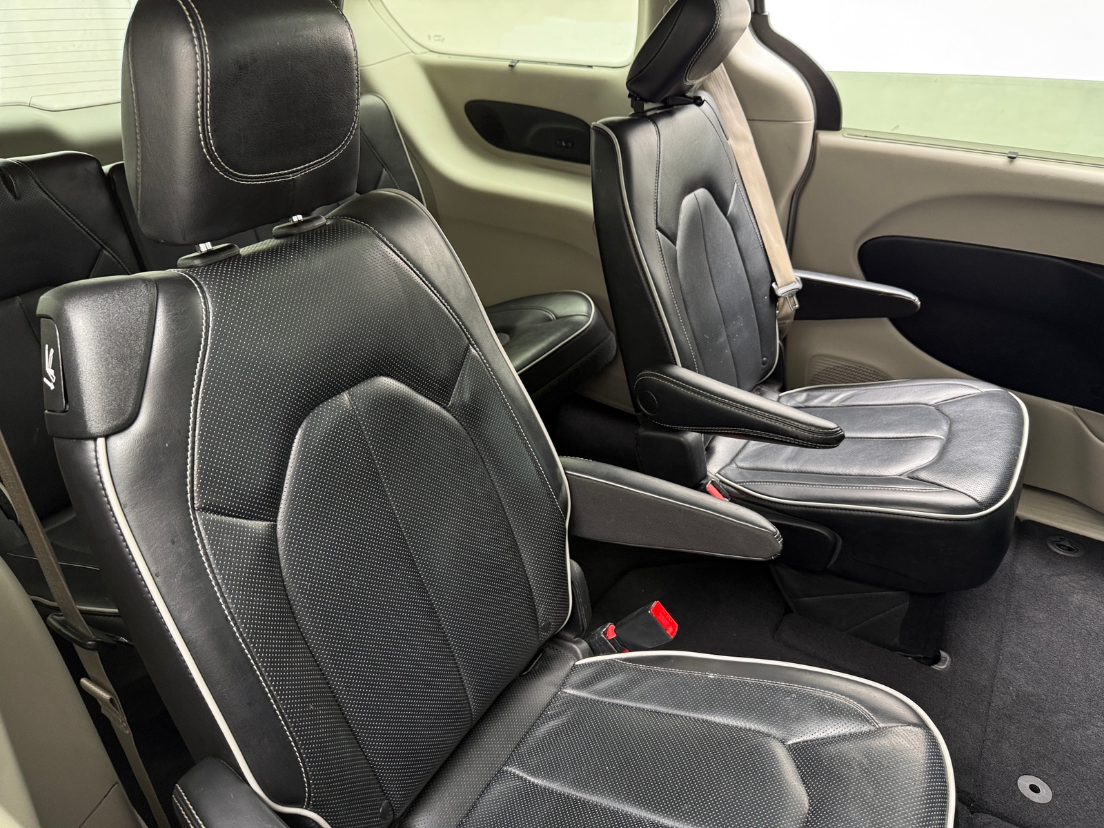 Thumbnail: 2022 Chrysler Pacifica - 5