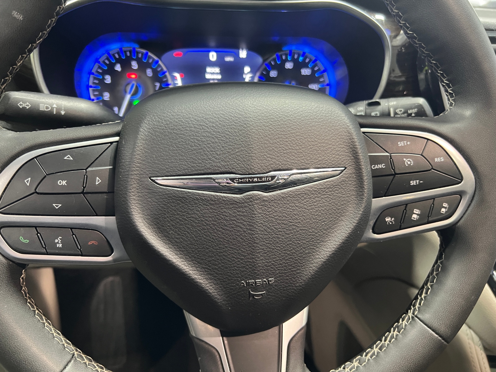 Thumbnail: 2022 Chrysler Pacifica - 4