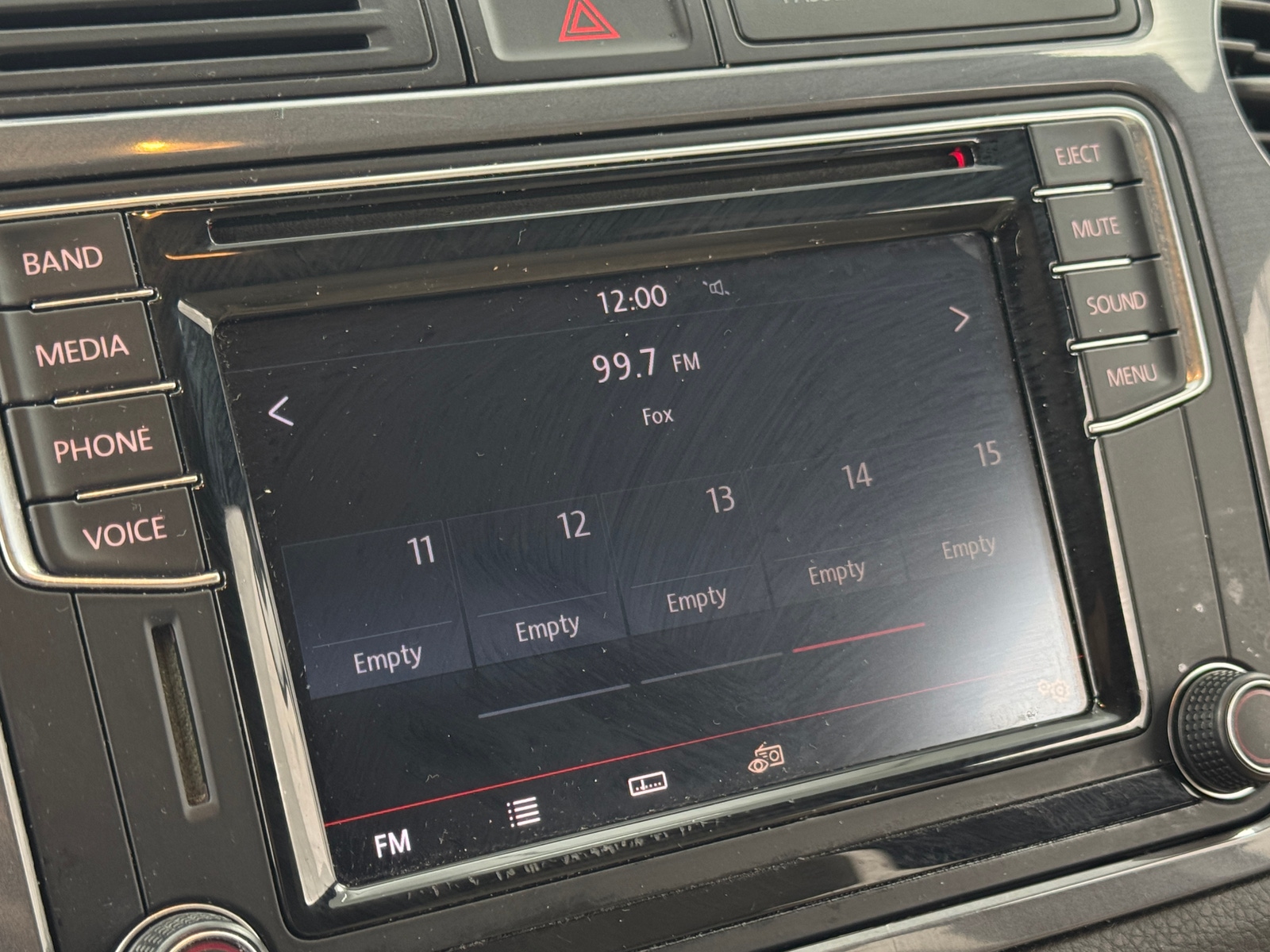 Thumbnail: 2016 Volkswagen Tiguan - 4