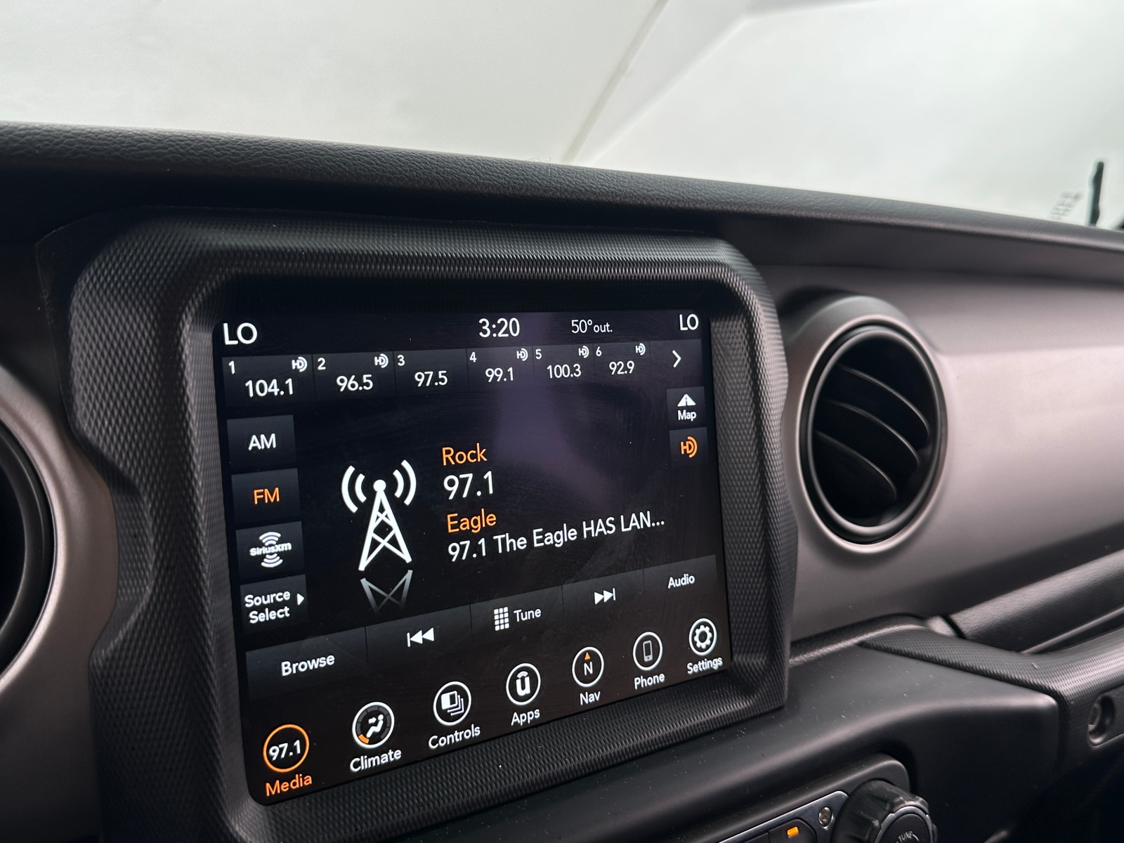 Thumbnail: 2021 Jeep Gladiator - 4