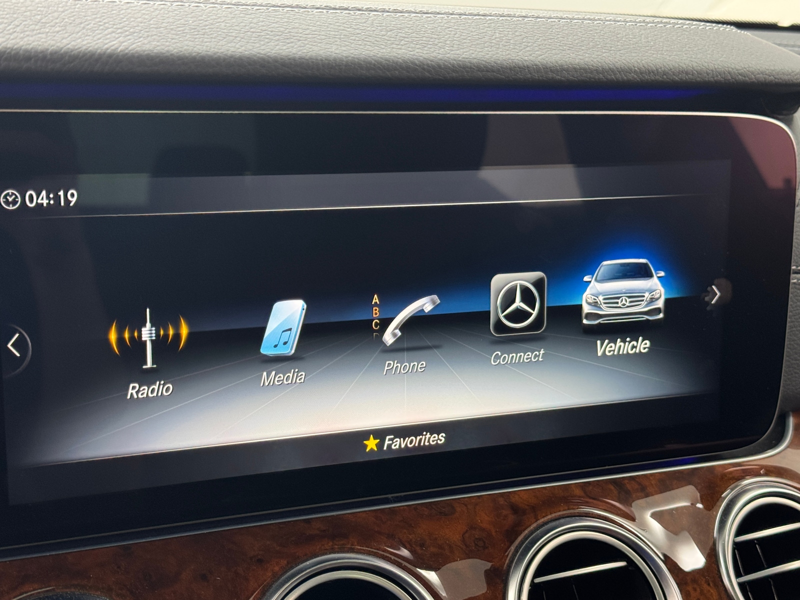 Thumbnail: 2019 Mercedes-Benz E-Class - 3