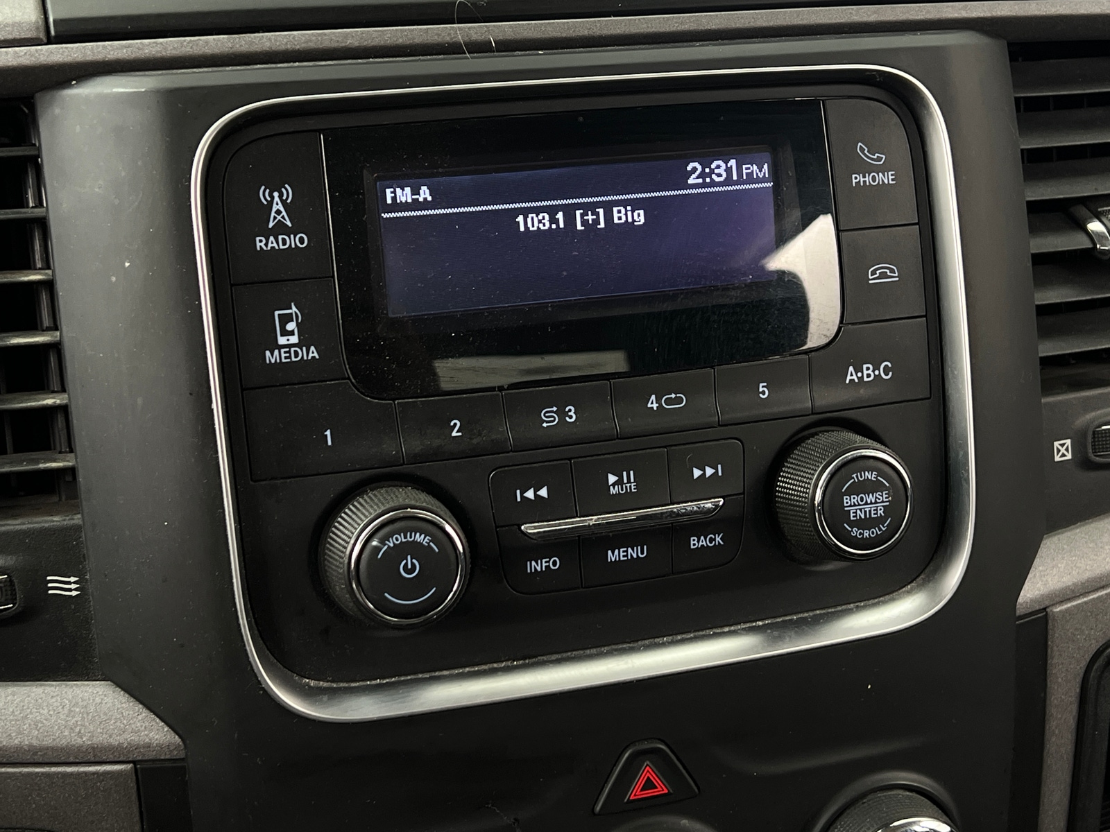 Thumbnail: 2020 RAM 1500 Classic - 4