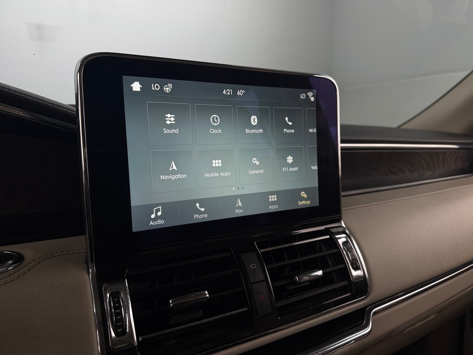 Thumbnail: 2019 Lincoln Navigator - 3