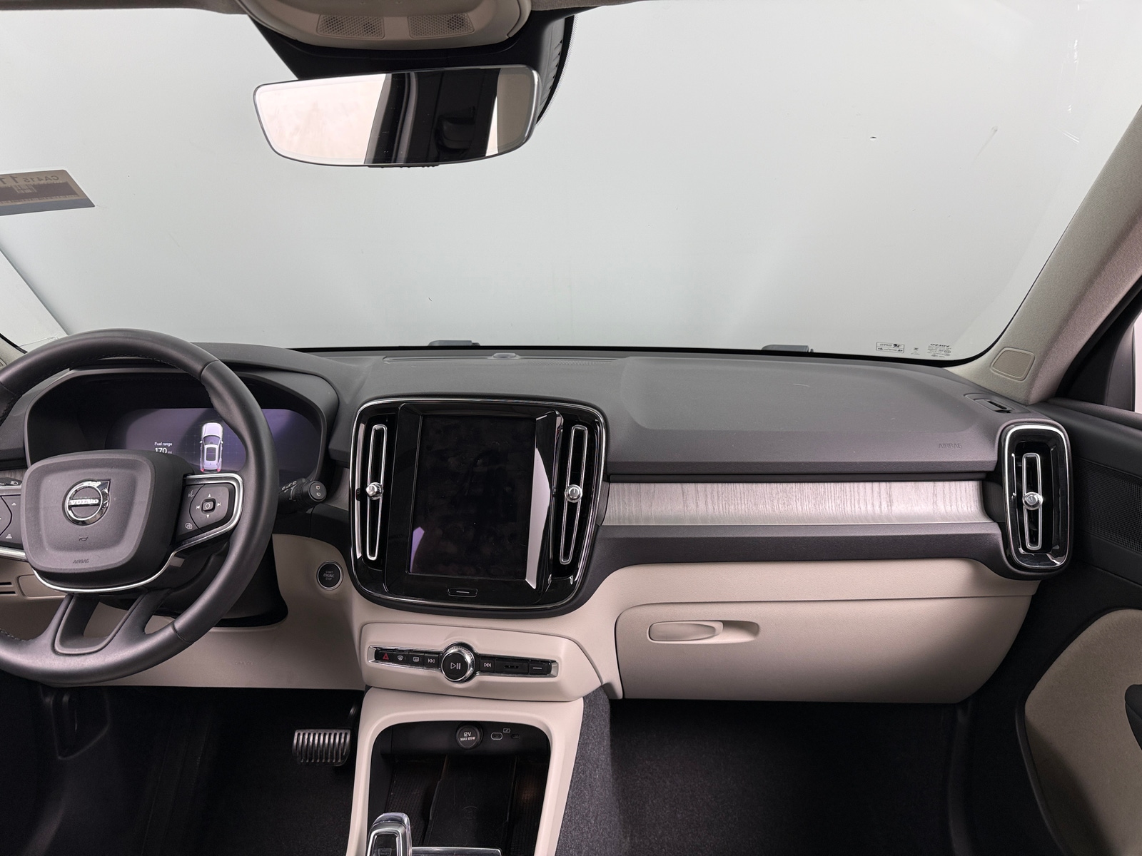 Thumbnail: 2024 Volvo XC40 - 2