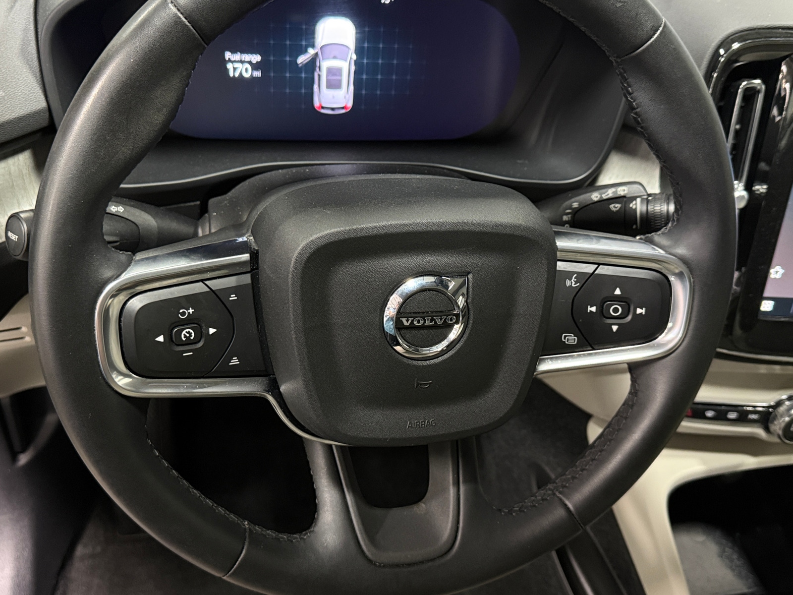 Thumbnail: 2024 Volvo XC40 - 4