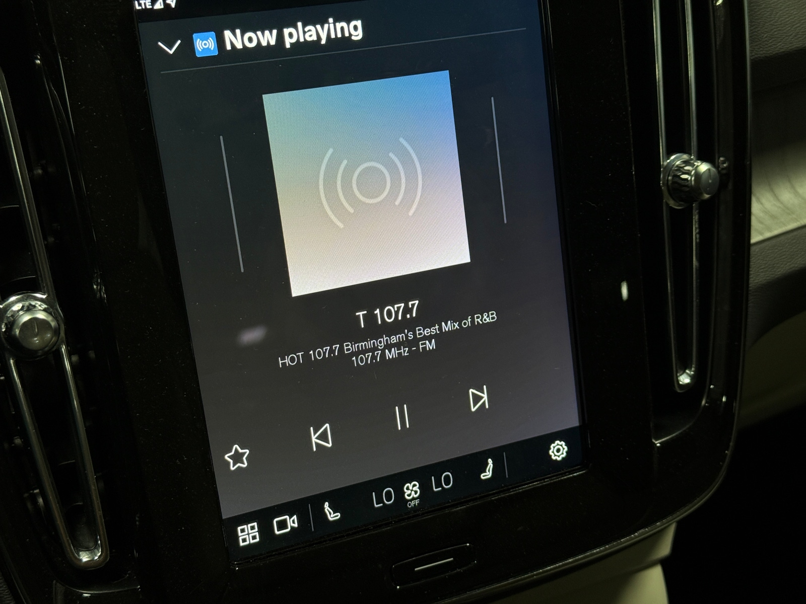 Thumbnail: 2024 Volvo XC40 - 3