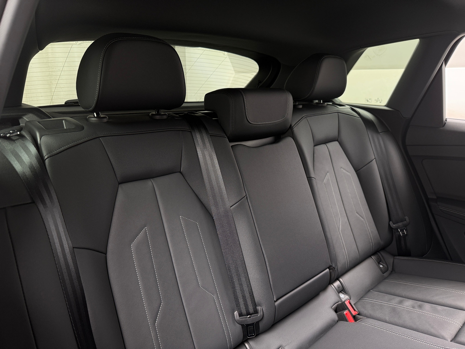 Thumbnail: 2022 Audi Q4 e-tron - 5