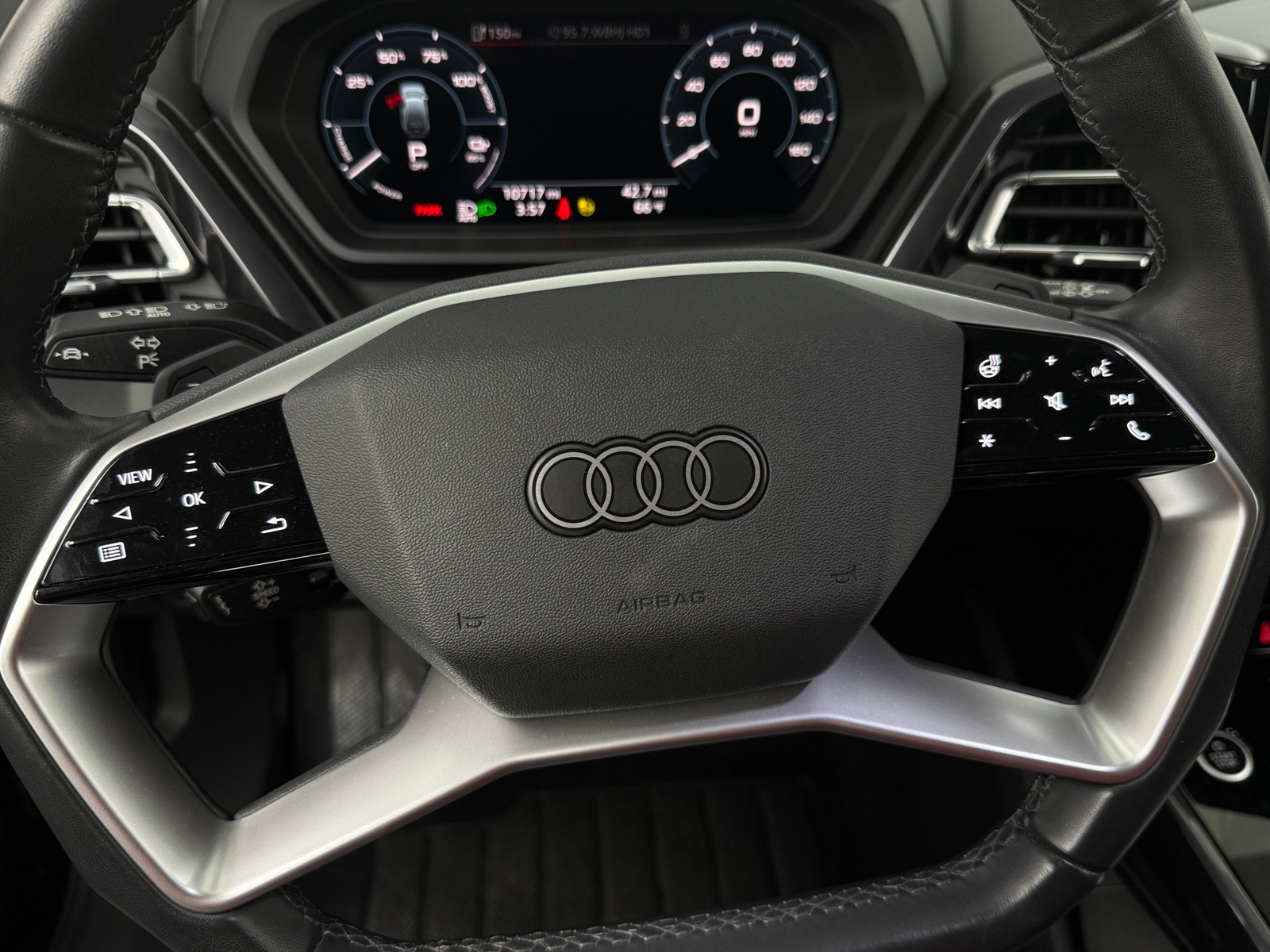 Thumbnail: 2022 Audi Q4 e-tron - 4