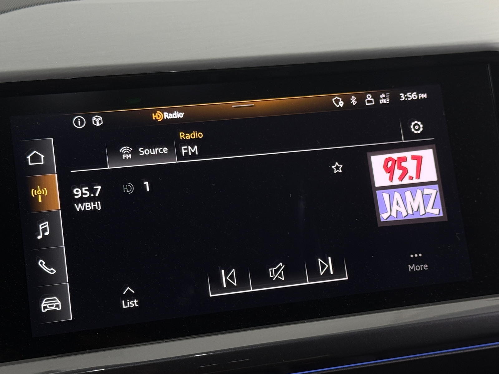 Thumbnail: 2022 Audi Q4 e-tron - 3