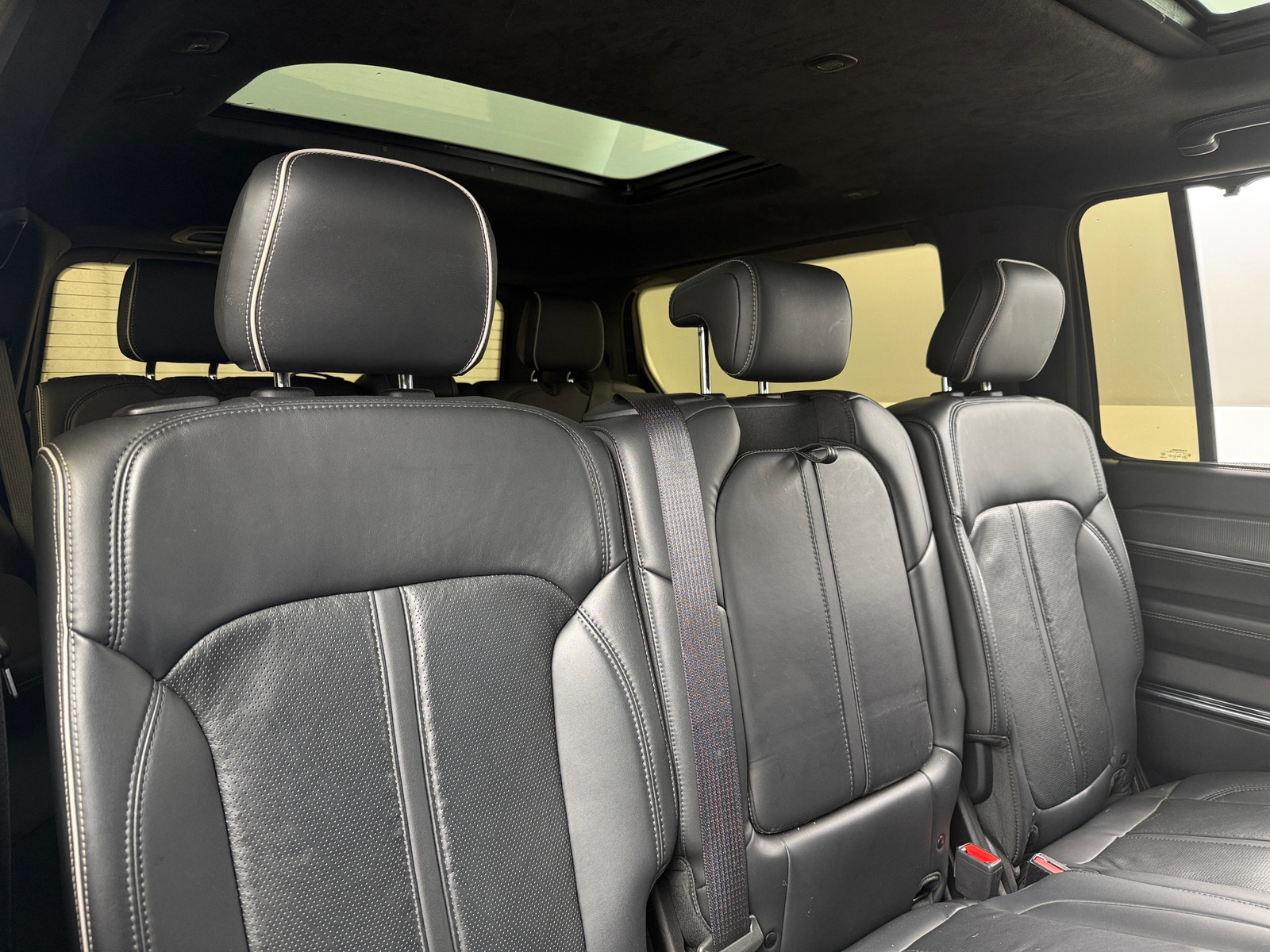 Thumbnail: 2023 Jeep Grand Wagoneer - 5