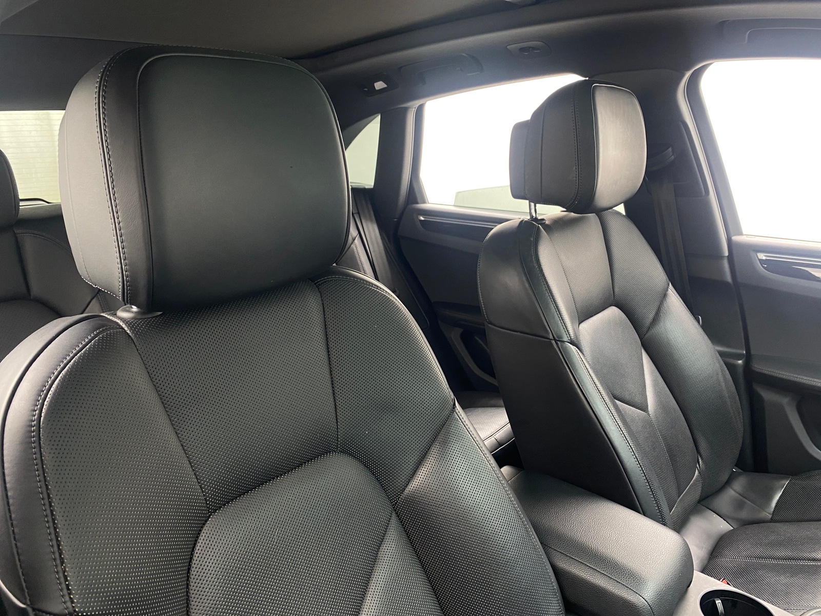 Thumbnail: 2018 Porsche Macan - 2