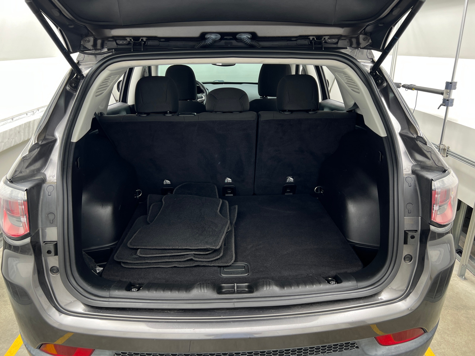 Thumbnail: 2018 Jeep Compass - 7