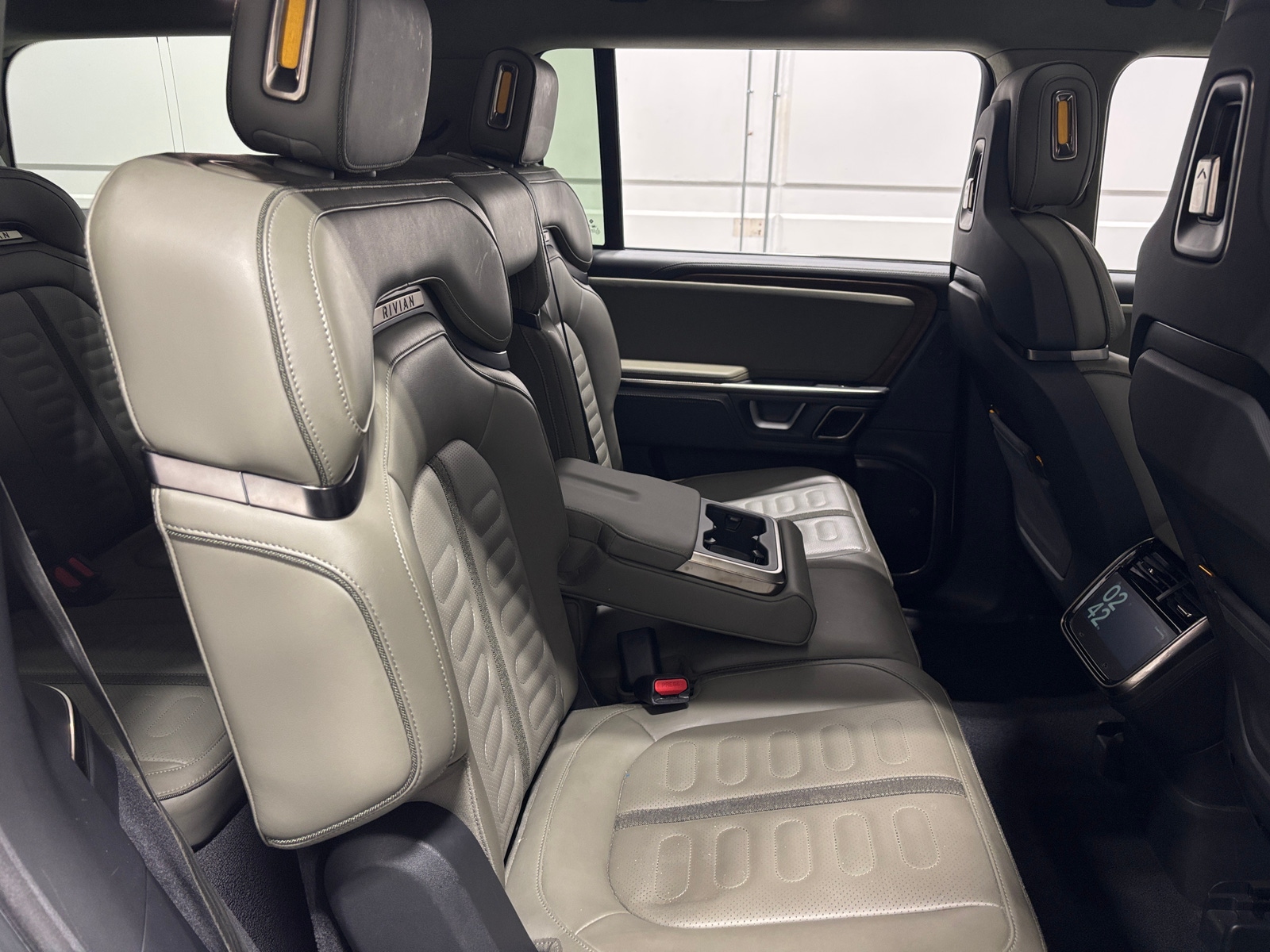 Thumbnail: 2024 Rivian R1S - 5